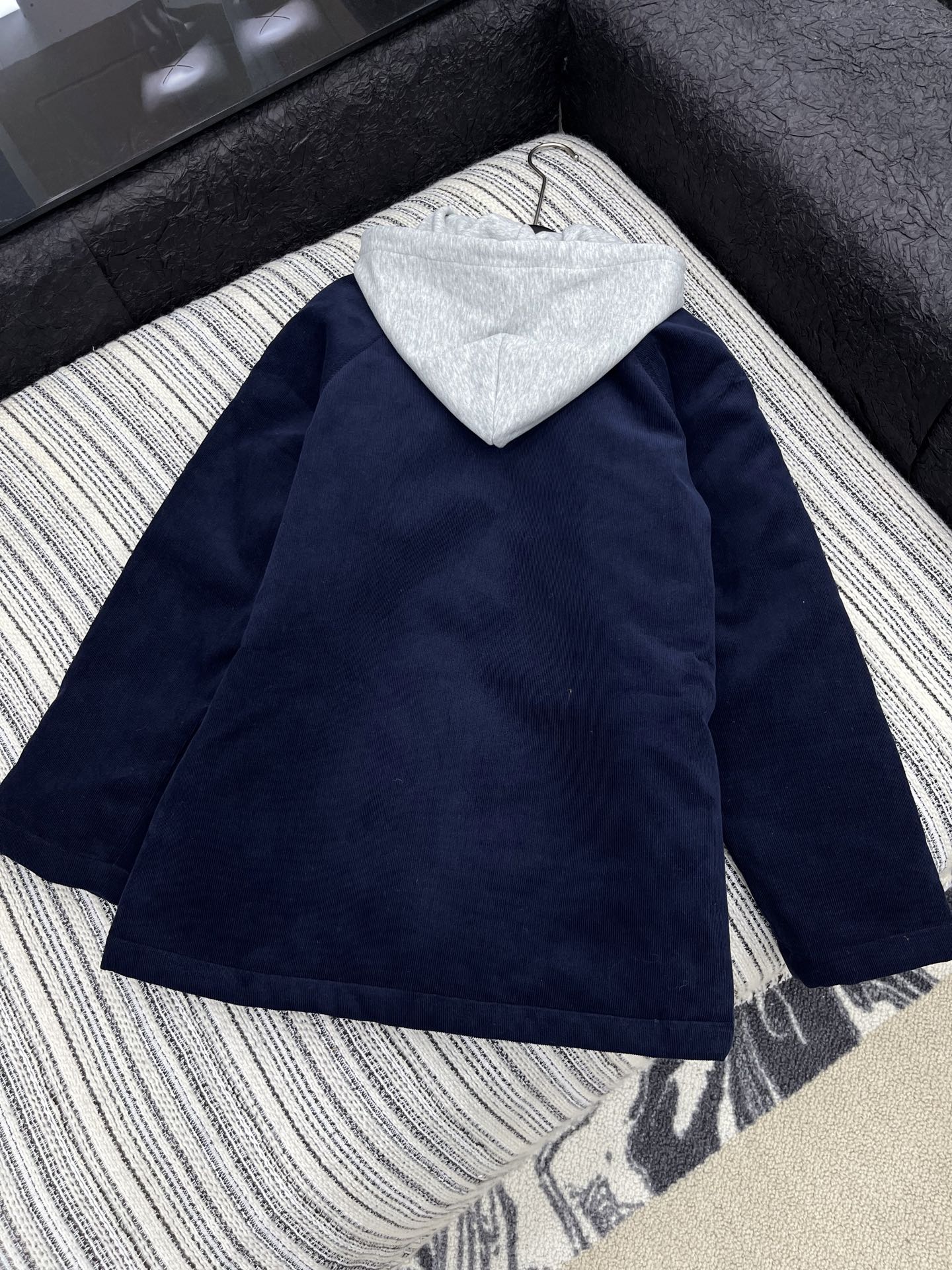 🛒𝐍𝐄𝐖 · 𝟐𝟎𝟐5/爆款现货【原版定制】Celi*｜25秋冬新品撞色带帽灯芯绒棉服外套 定制贴布绣 