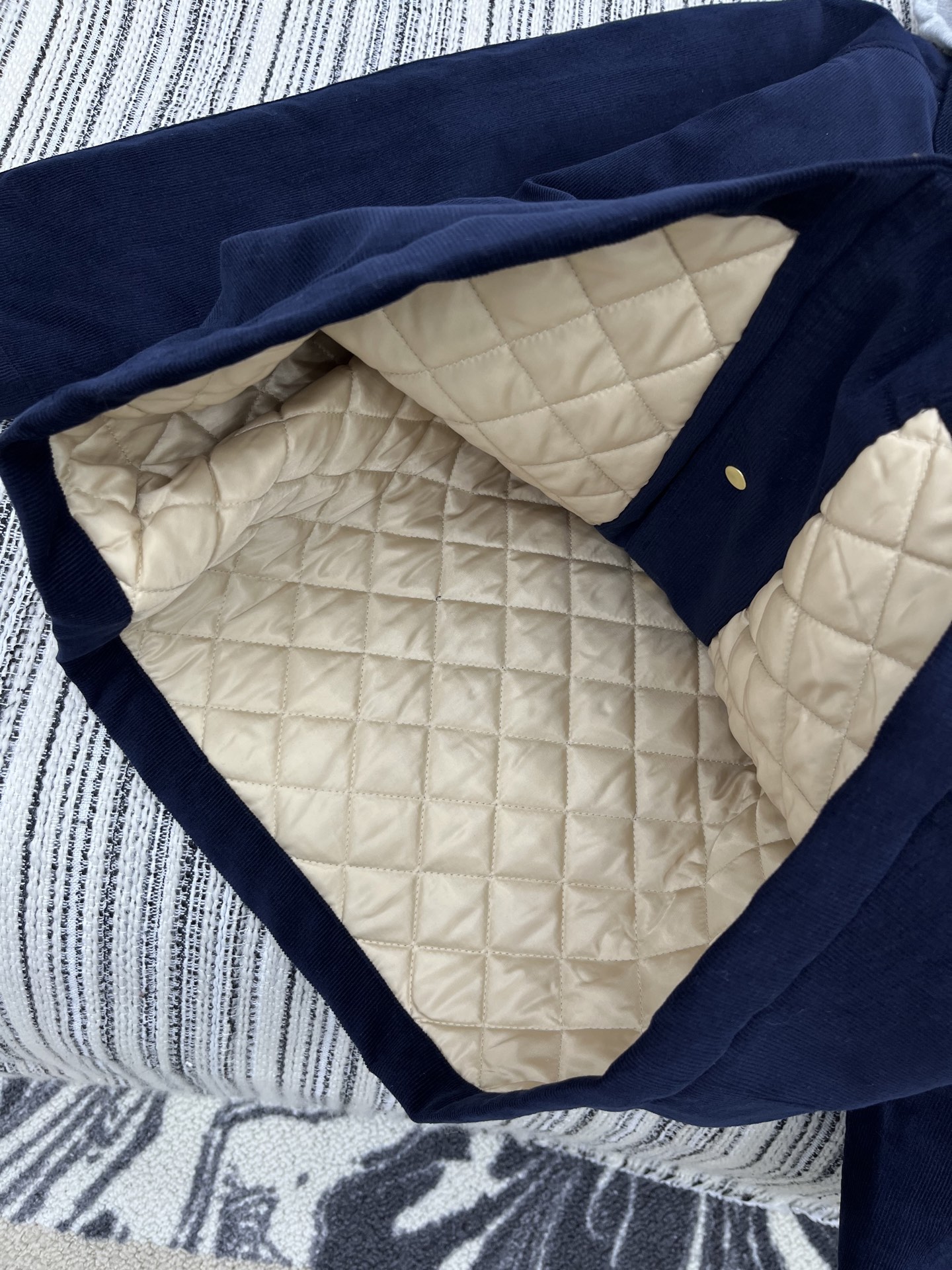 🛒𝐍𝐄𝐖 · 𝟐𝟎𝟐5/爆款现货【原版定制】Celi*｜25秋冬新品撞色带帽灯芯绒棉服外套 定制贴布绣 