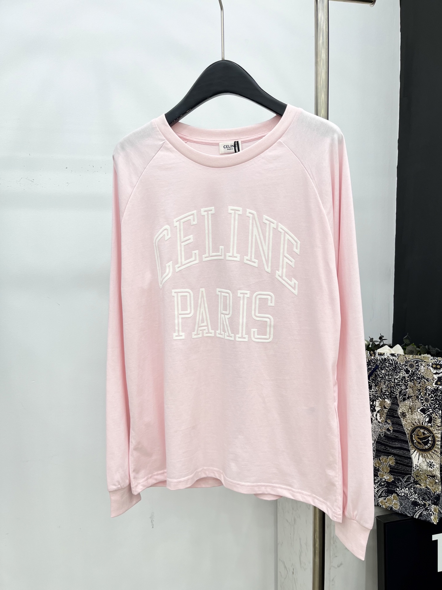 🛒𝐍𝐄𝐖 · 𝟐𝟎𝟐5/爆款现货原单品质 Celin*｜25新品撞色立体字母长袖T恤精致版型上身巨显瘦！