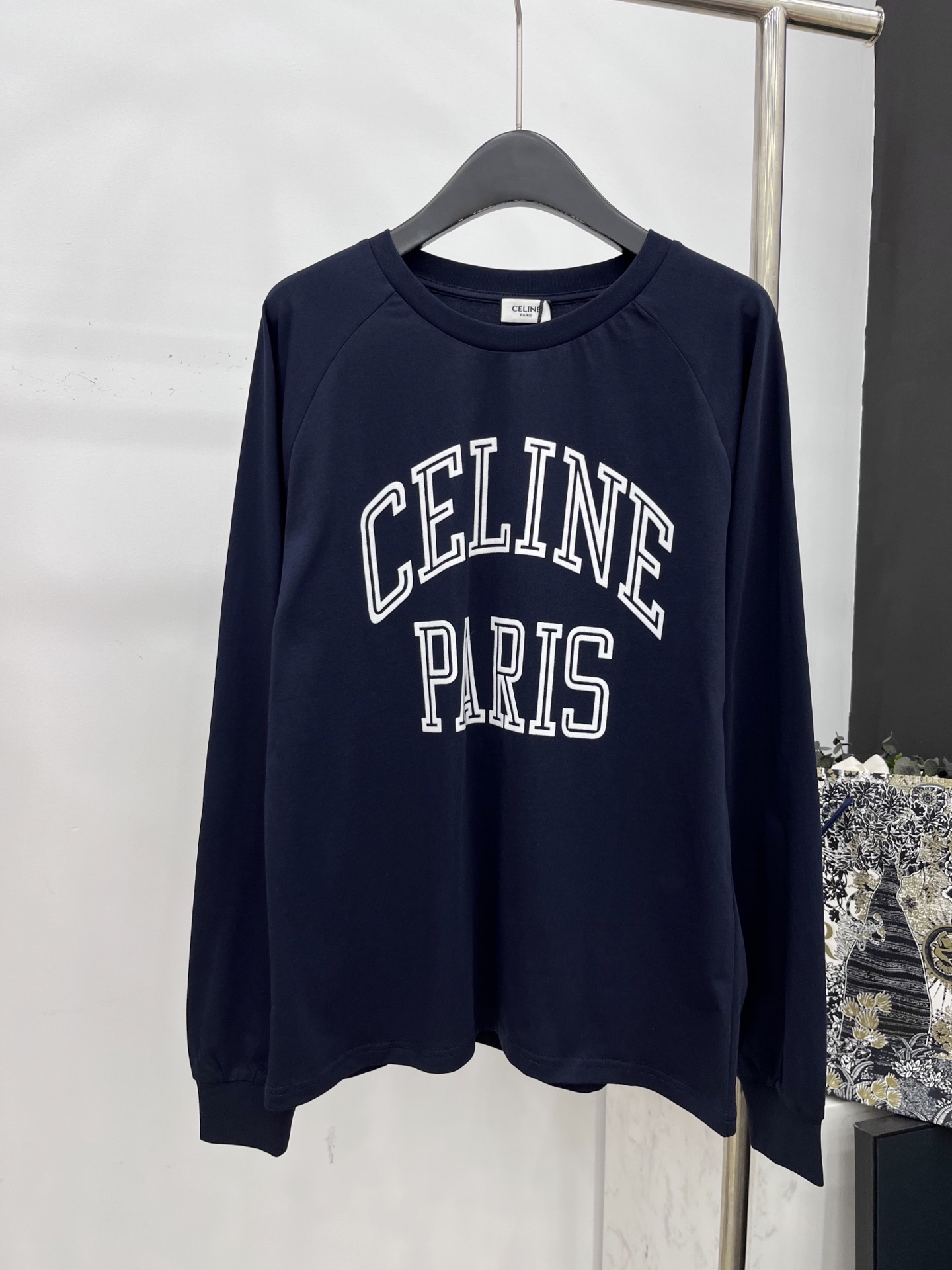 🛒𝐍𝐄𝐖 · 𝟐𝟎𝟐5/爆款现货原单品质 Celin*｜25新品撞色立体字母长袖T恤精致版型上身巨显瘦！