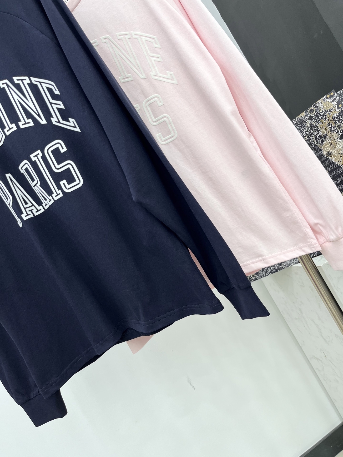 🛒𝐍𝐄𝐖 · 𝟐𝟎𝟐5/爆款现货原单品质 Celin*｜25新品撞色立体字母长袖T恤精致版型上身巨显瘦！