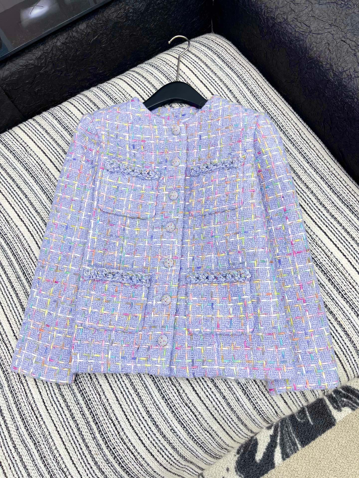 🛒𝐍𝐄𝐖 · 𝟐𝟎𝟐5/爆款现货【原版定制】Chane*｜2025新品四口袋粗花呢圆领外套定制YB进口材