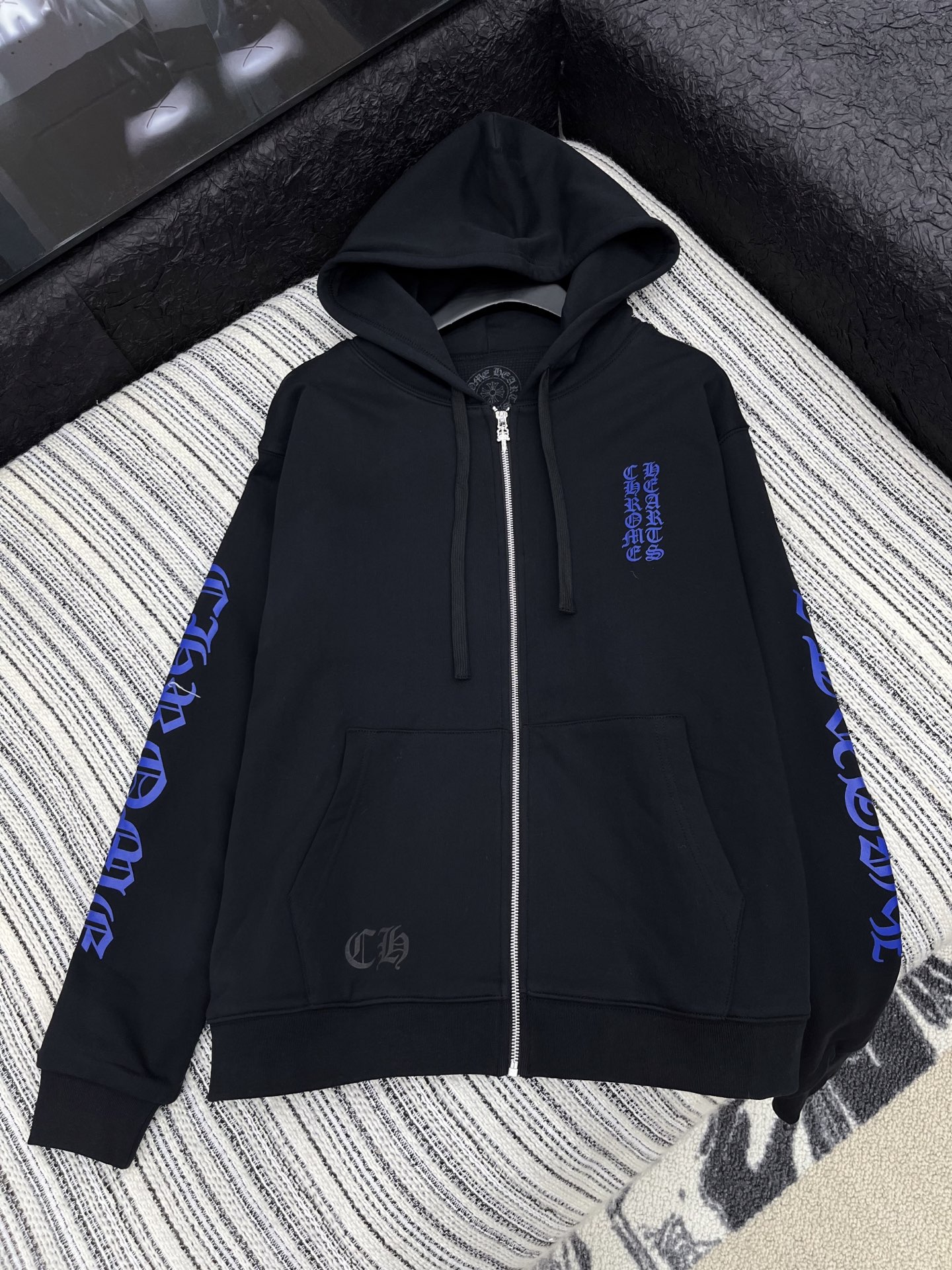 🛒𝐍𝐄𝐖 · 𝟐𝟎𝟐5/爆款现货【原版定制】克罗星｜25早秋新款拉链撞色印花外套经典的色系拼接，视觉盛宴