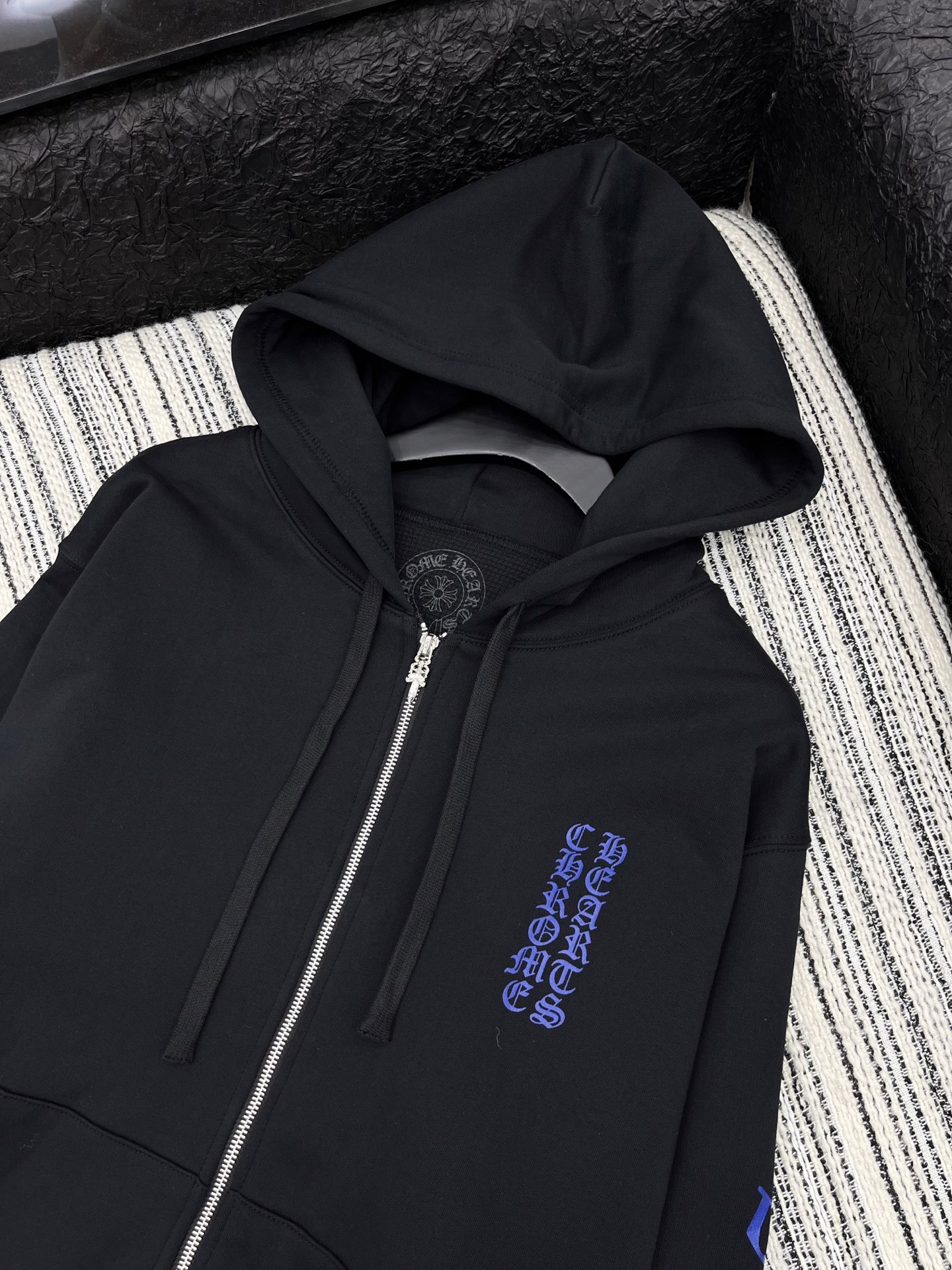 🛒𝐍𝐄𝐖 · 𝟐𝟎𝟐5/爆款现货【原版定制】克罗星｜25早秋新款拉链撞色印花外套经典的色系拼接，视觉盛宴