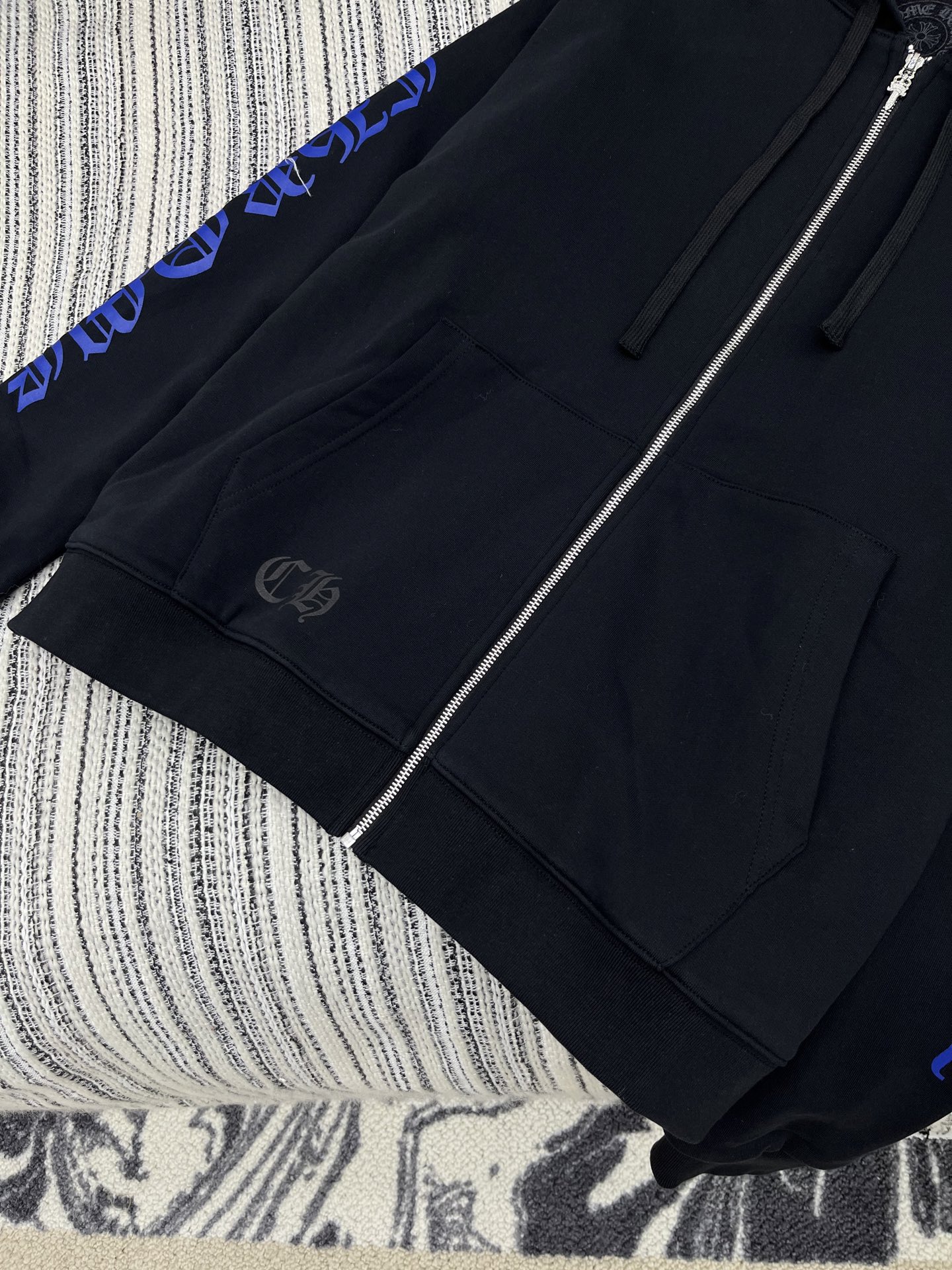 🛒𝐍𝐄𝐖 · 𝟐𝟎𝟐5/爆款现货【原版定制】克罗星｜25早秋新款拉链撞色印花外套经典的色系拼接，视觉盛宴