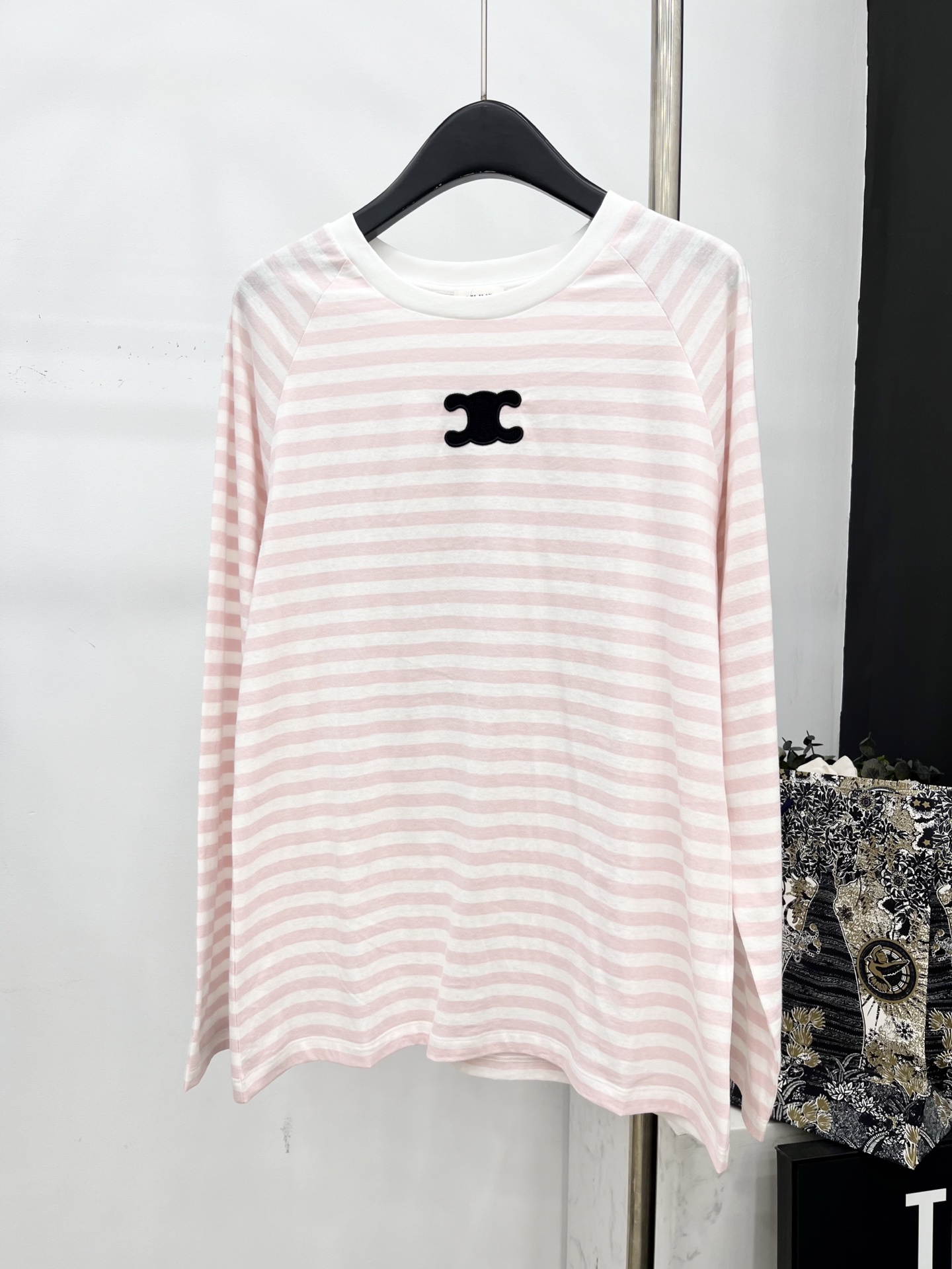 🛒𝐍𝐄𝐖 · 𝟐𝟎𝟐5/爆款现货原单品质 Celin*｜25新品条纹长袖T恤精致版型上身巨显瘦！定制最新