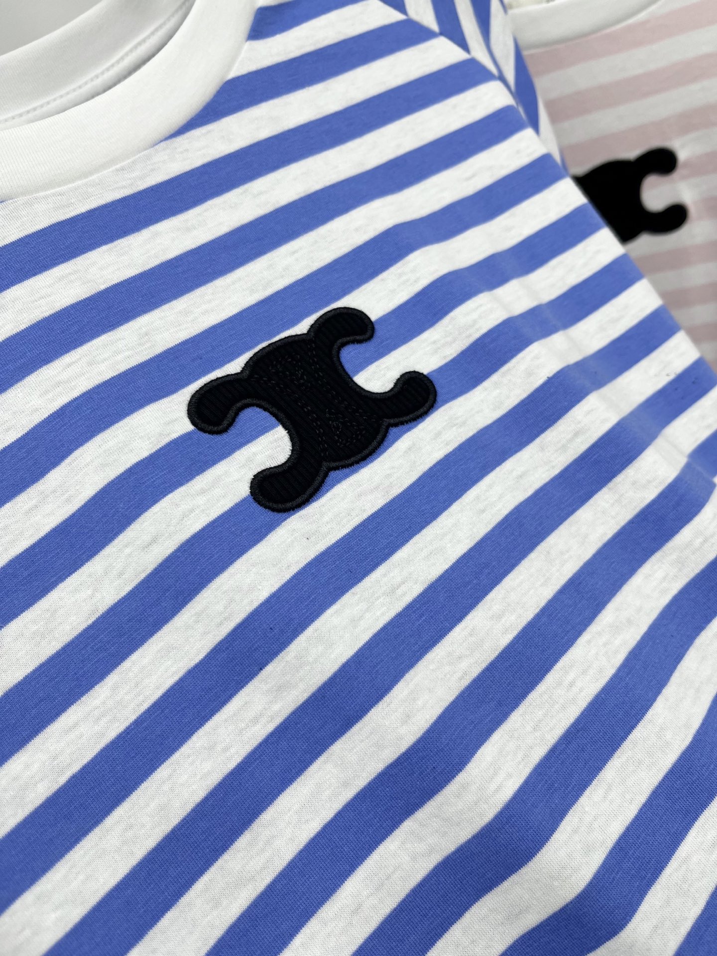 🛒𝐍𝐄𝐖 · 𝟐𝟎𝟐5/爆款现货原单品质 Celin*｜25新品条纹长袖T恤精致版型上身巨显瘦！定制最新