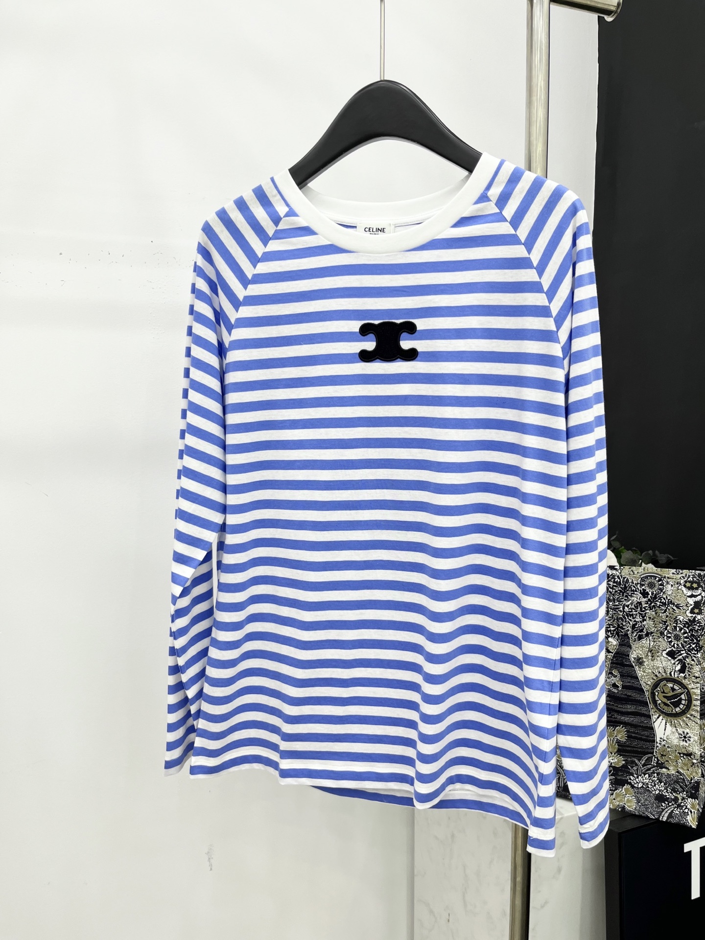 🛒𝐍𝐄𝐖 · 𝟐𝟎𝟐5/爆款现货原单品质 Celin*｜25新品条纹长袖T恤精致版型上身巨显瘦！定制最新