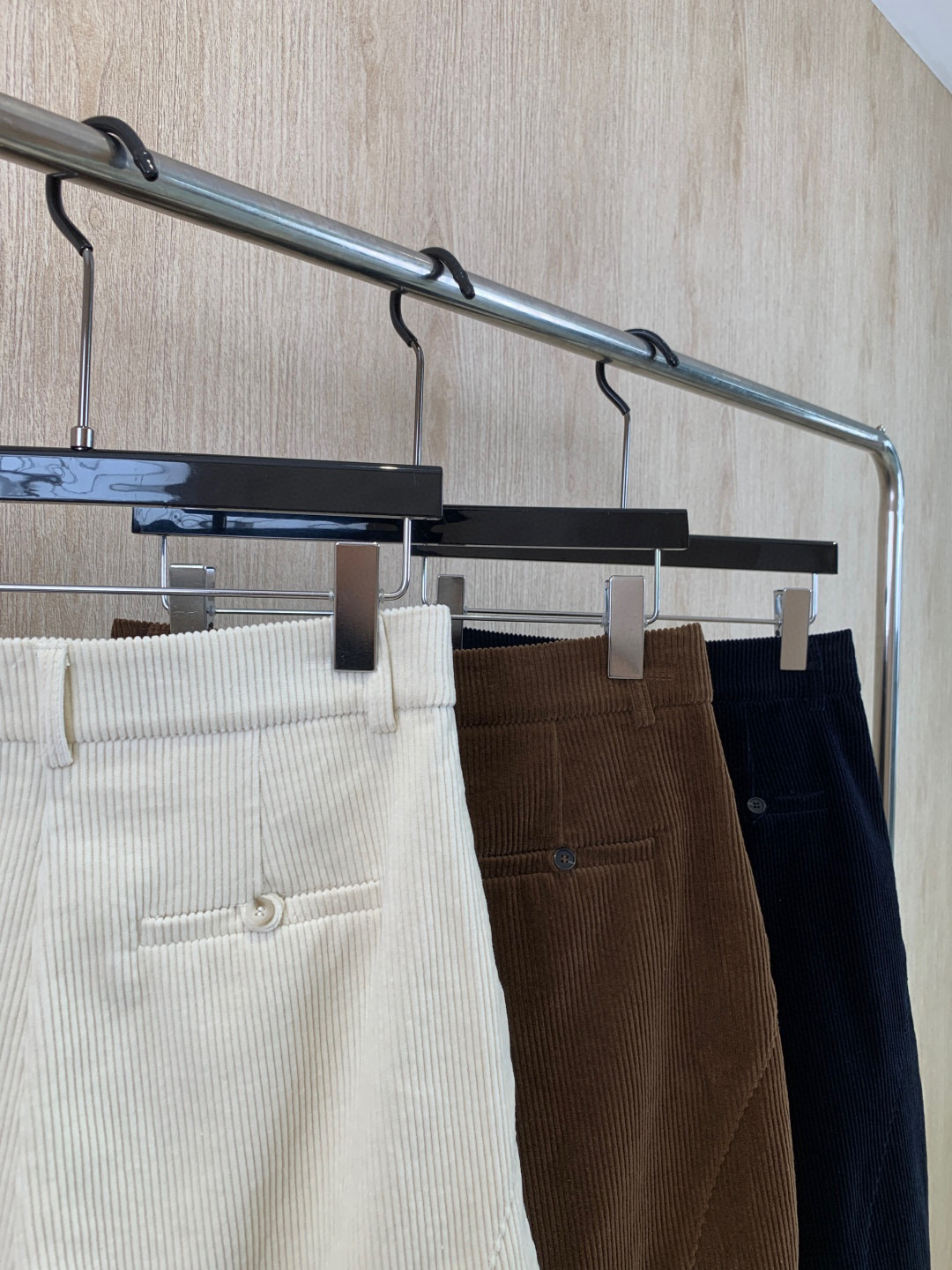 🛒𝐍𝐄𝐖 · 𝟐𝟎𝟐5/爆款现货原单品质 Alex*｜灯芯绒休闲中裤高订面料 色系低调奢华，减龄少女时代