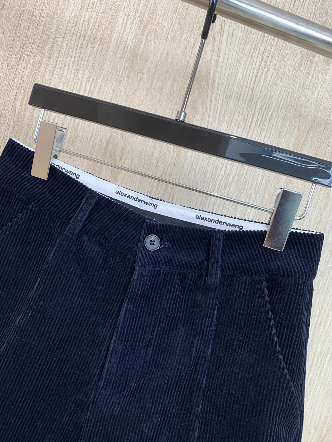 🛒𝐍𝐄𝐖 · 𝟐𝟎𝟐5/爆款现货原单品质 Alex*｜灯芯绒休闲中裤高订面料 色系低调奢华，减龄少女时代