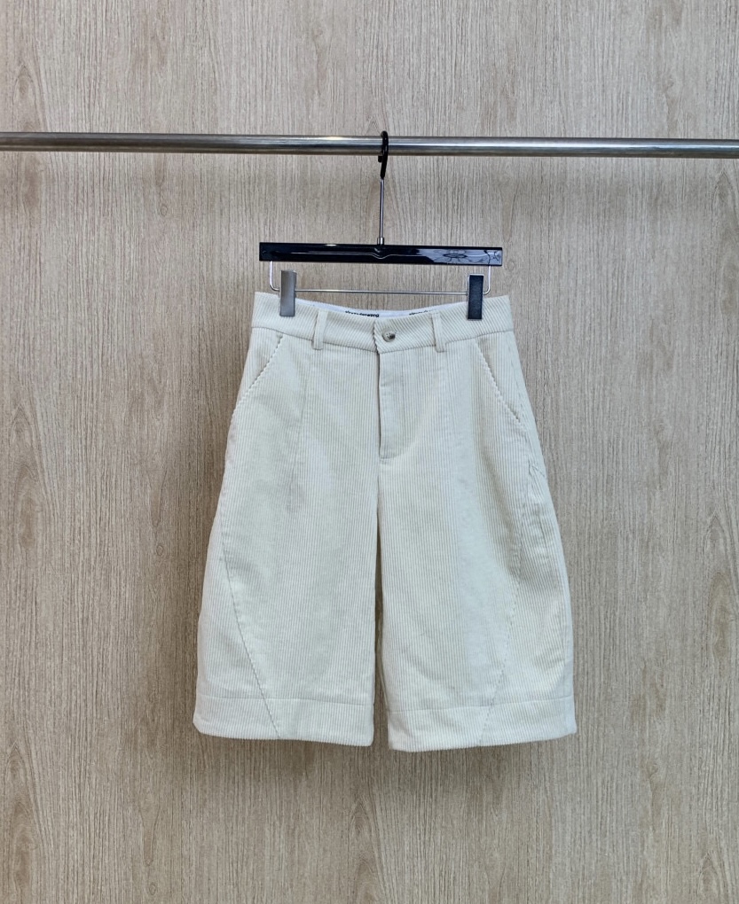 🛒𝐍𝐄𝐖 · 𝟐𝟎𝟐5/爆款现货原单品质 Alex*｜灯芯绒休闲中裤高订面料 色系低调奢华，减龄少女时代