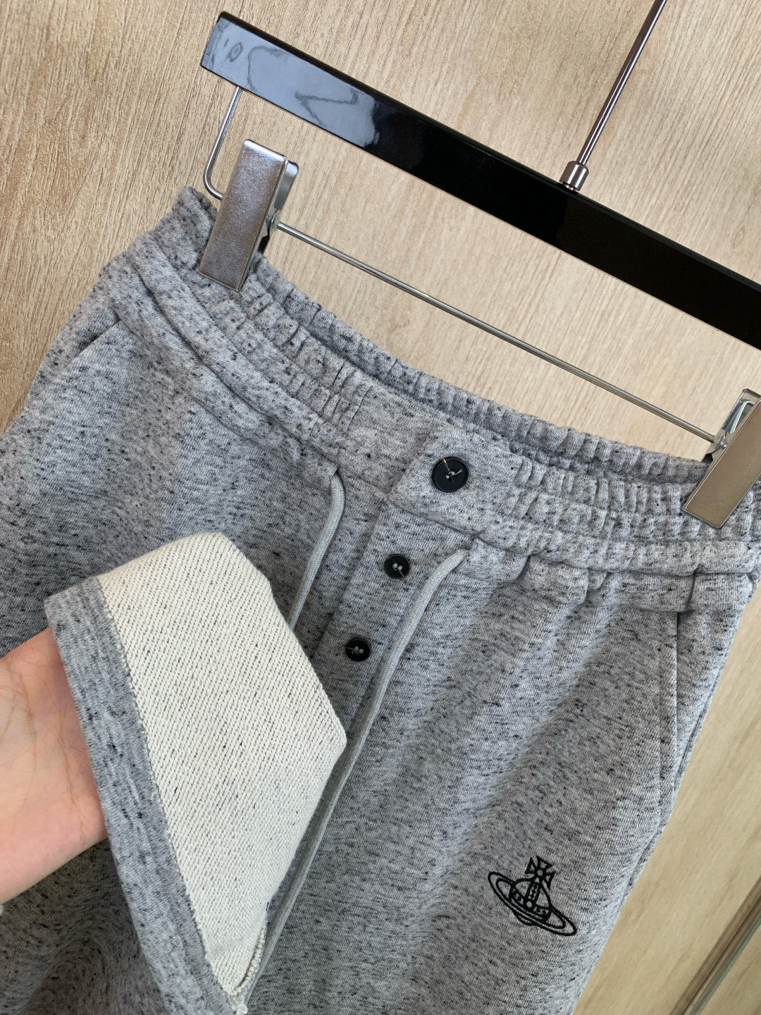 🛒𝐍𝐄𝐖 · 𝟐𝟎𝟐5/爆款现货原单品质 西太后*｜25早秋新款排扣运动休闲裤重工抽绳松紧腰工艺 高订面