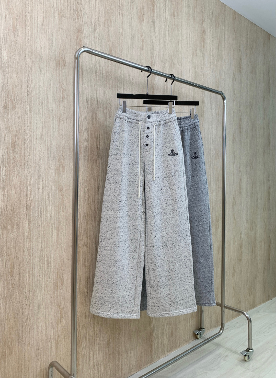 🛒𝐍𝐄𝐖 · 𝟐𝟎𝟐5/爆款现货原单品质 西太后*｜25早秋新款排扣运动休闲裤重工抽绳松紧腰工艺 高订面