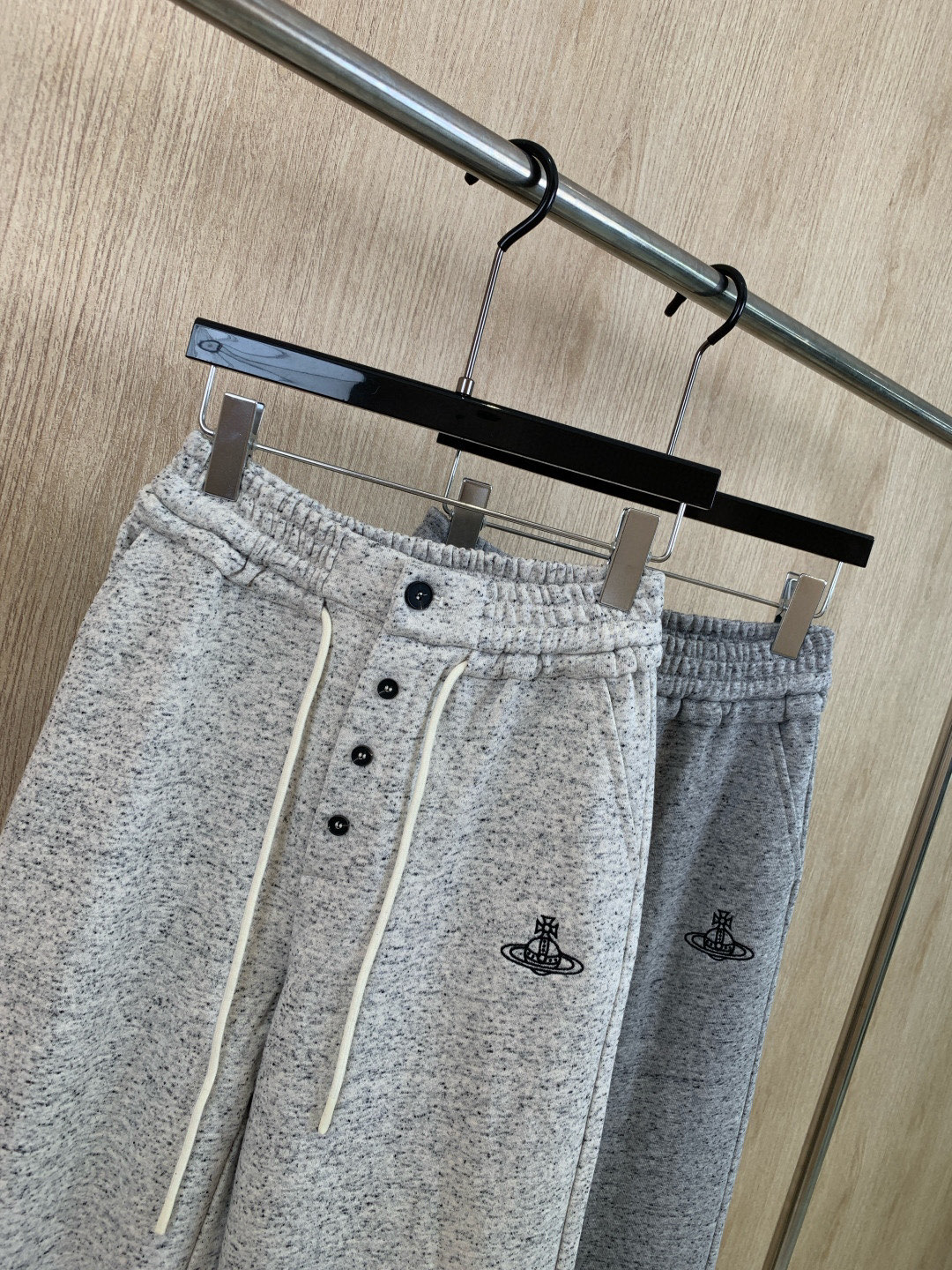 🛒𝐍𝐄𝐖 · 𝟐𝟎𝟐5/爆款现货原单品质 西太后*｜25早秋新款排扣运动休闲裤重工抽绳松紧腰工艺 高订面