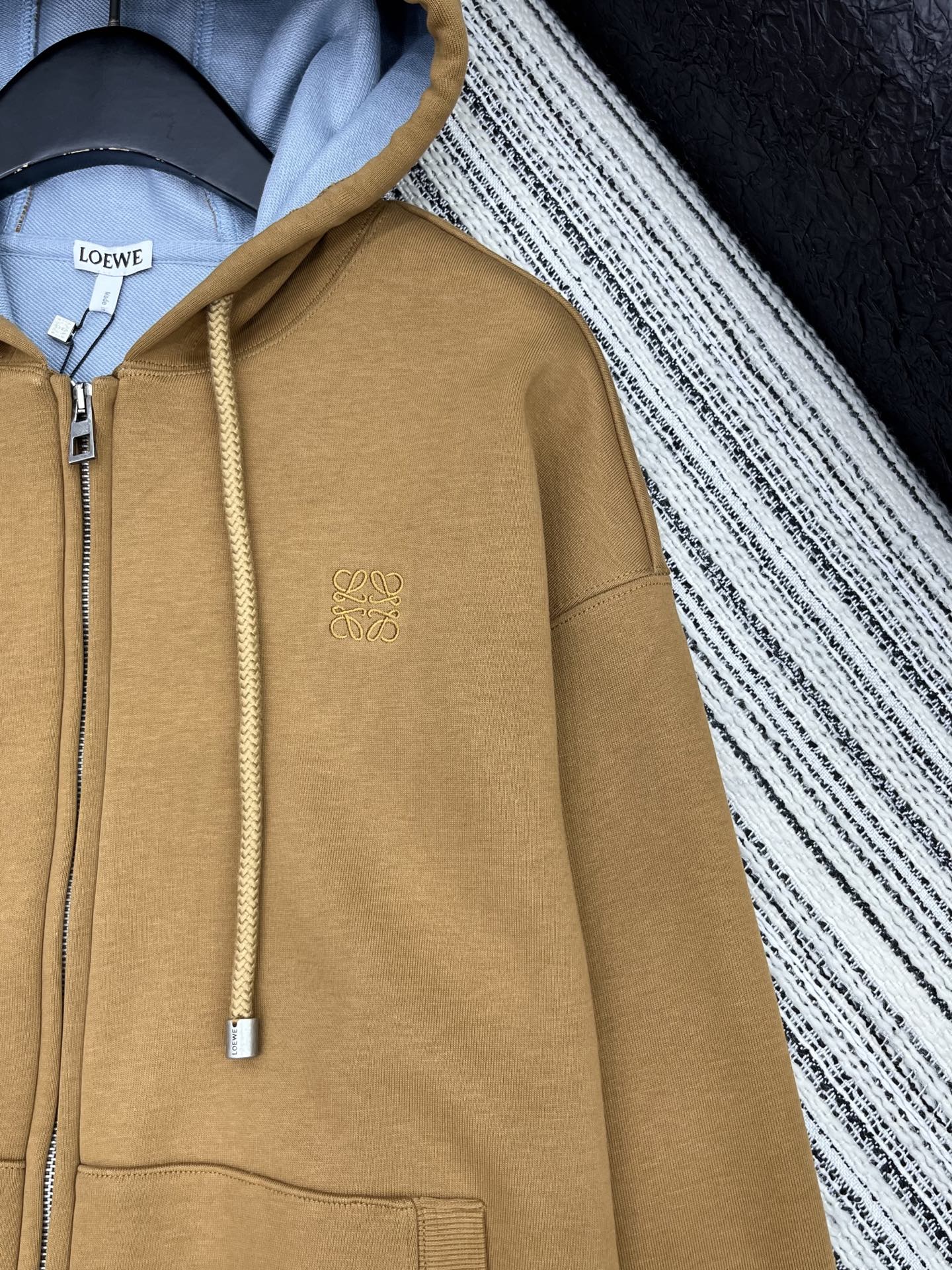 🛒𝐍𝐄𝐖 · 𝟐𝟎𝟐5/爆款现货【原版定制】Loe*｜25早秋新款拉链撞色带帽外套经典的色系拼接，视觉盛