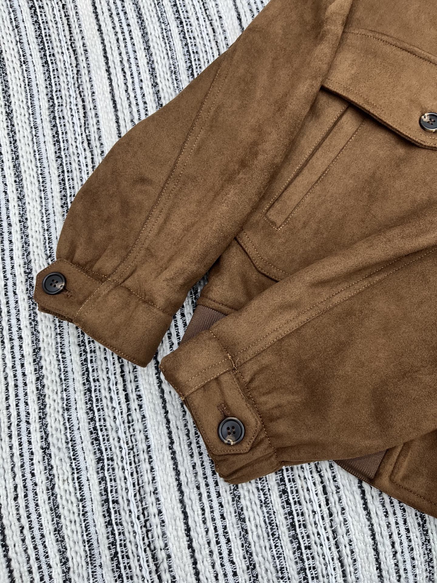 🛒𝐍𝐄𝐖 · 𝟐𝟎𝟐5/爆款现货【原版定制】Miu Mi*｜25秋冬新款拉链刺绣毛领拼接棉服外套经典的色