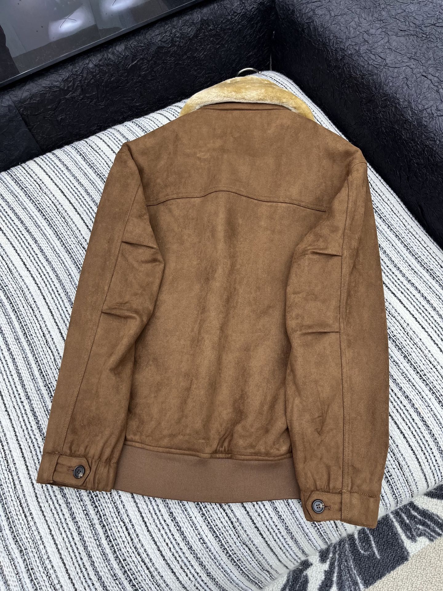 🛒𝐍𝐄𝐖 · 𝟐𝟎𝟐5/爆款现货【原版定制】Miu Mi*｜25秋冬新款拉链刺绣毛领拼接棉服外套经典的色