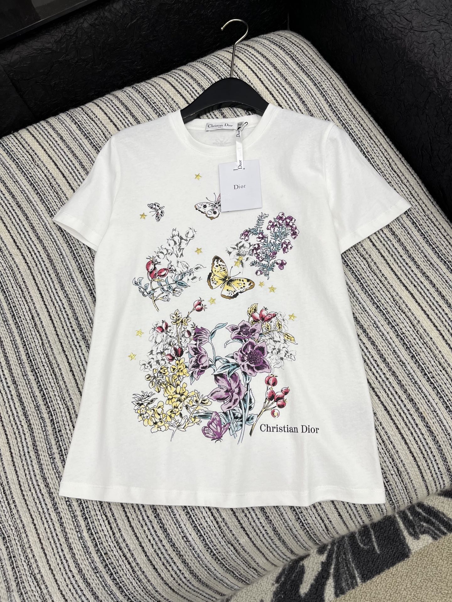 🛒𝐍𝐄𝐖 · 𝟐𝟎𝟐5/爆款现货原单品质 Dio*｜2025新款短袖T宽松慵懒版型 随性感拉满云感舒适 