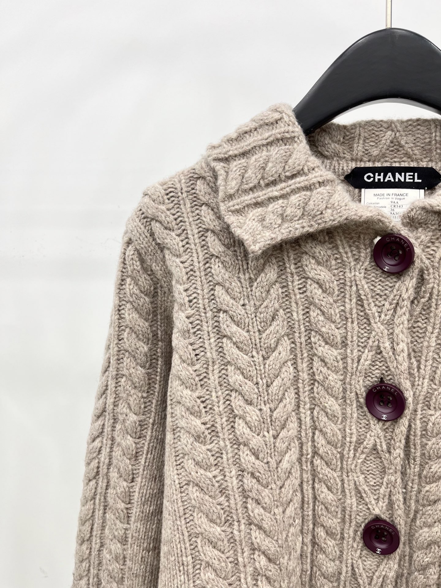 🛒𝐍𝐄𝐖 · 𝟐𝟎𝟐5/爆款现货原单品质 Chan*｜25中古系列重工麻花钩花翻领外套设计高级又时髦！1