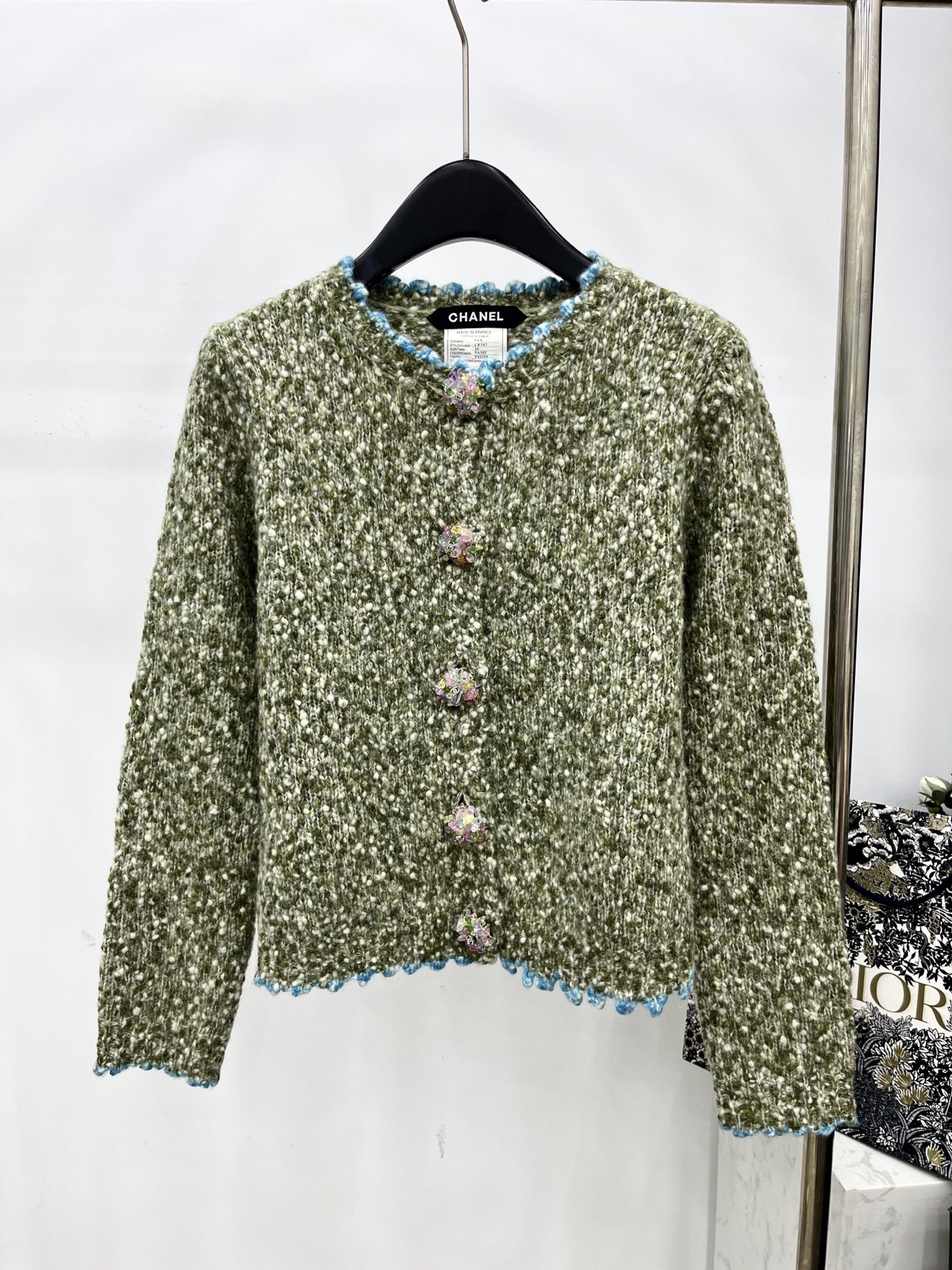 🛒𝐍𝐄𝐖 · 𝟐𝟎𝟐5/爆款现货原单品质 Chan*｜25中古系列重工手工大钻扣圆领外套独家订制纱线 ，