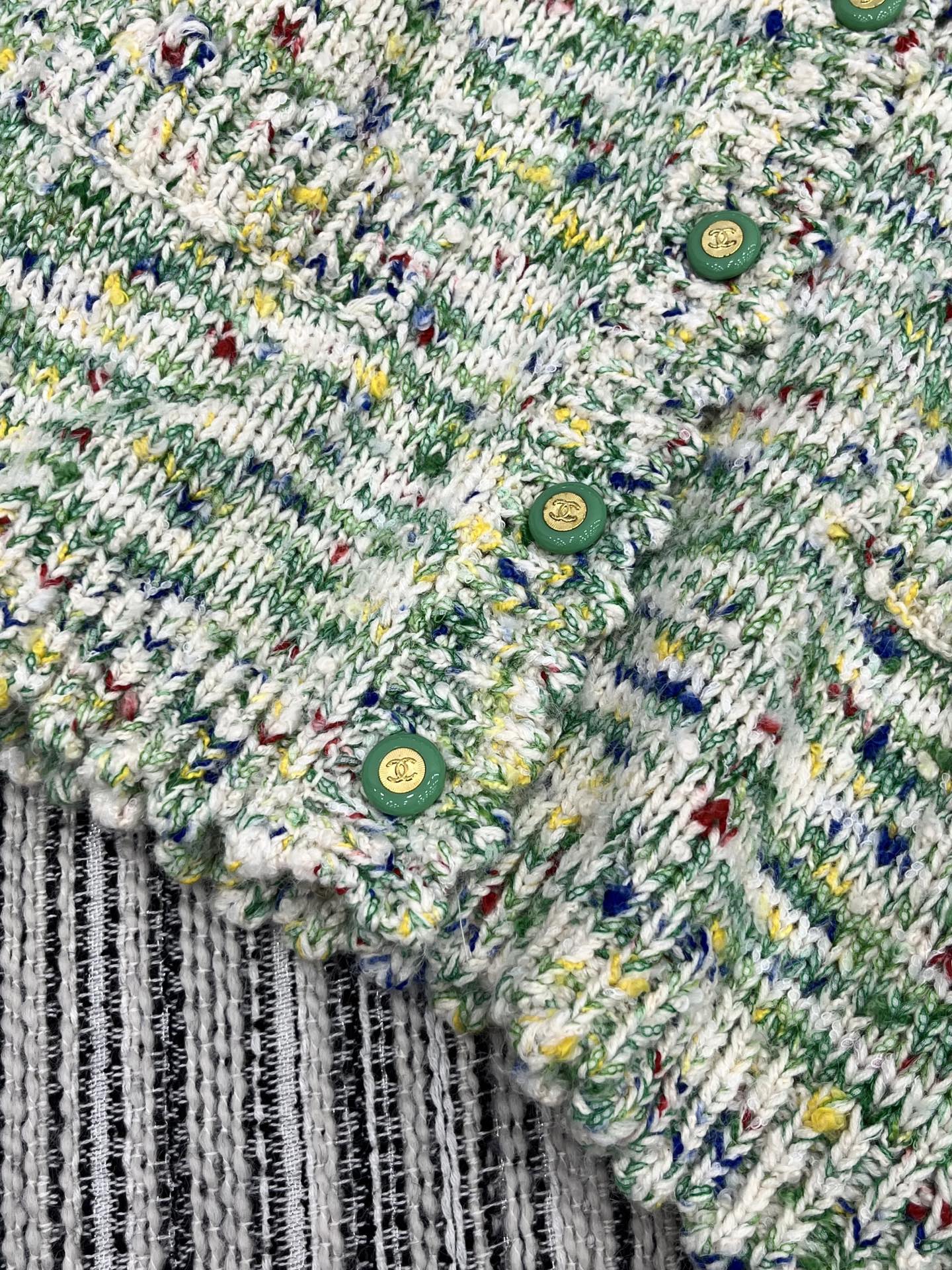 🛒𝐍𝐄𝐖 · 𝟐𝟎𝟐5/爆款现货原单品质 Chan*｜25中古系列重工手工宝石扣V领外套独家订制纱线 ，