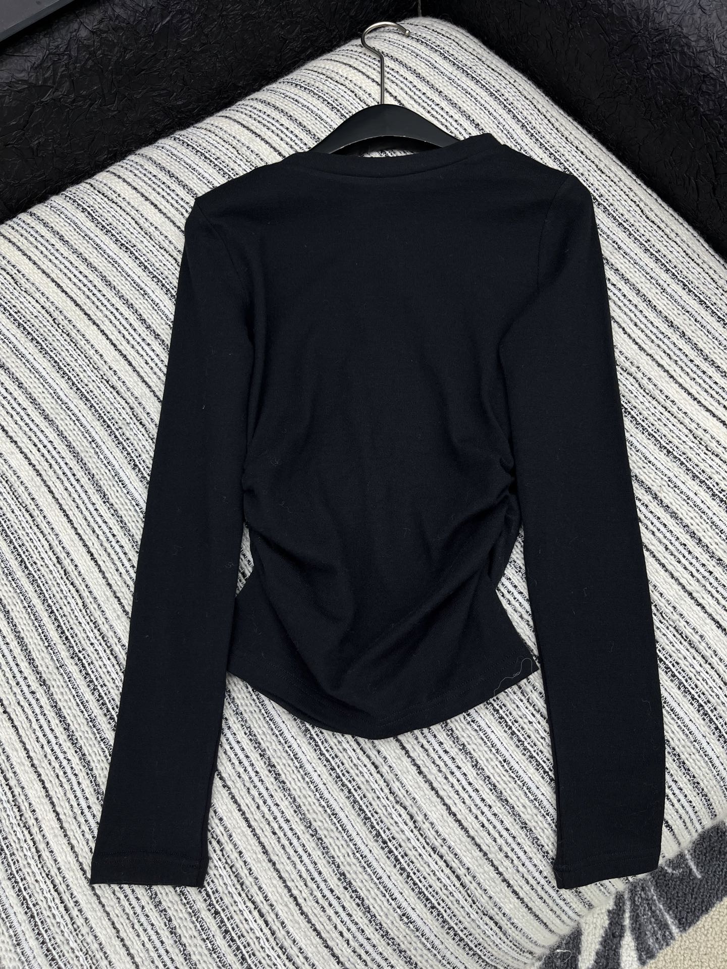 🛒𝐍𝐄𝐖 · 𝟐𝟎𝟐5/爆款现货原单品质 Alex*｜25秋冬新品一字领纽可解纽扣羊绒针织衫1:1订染色