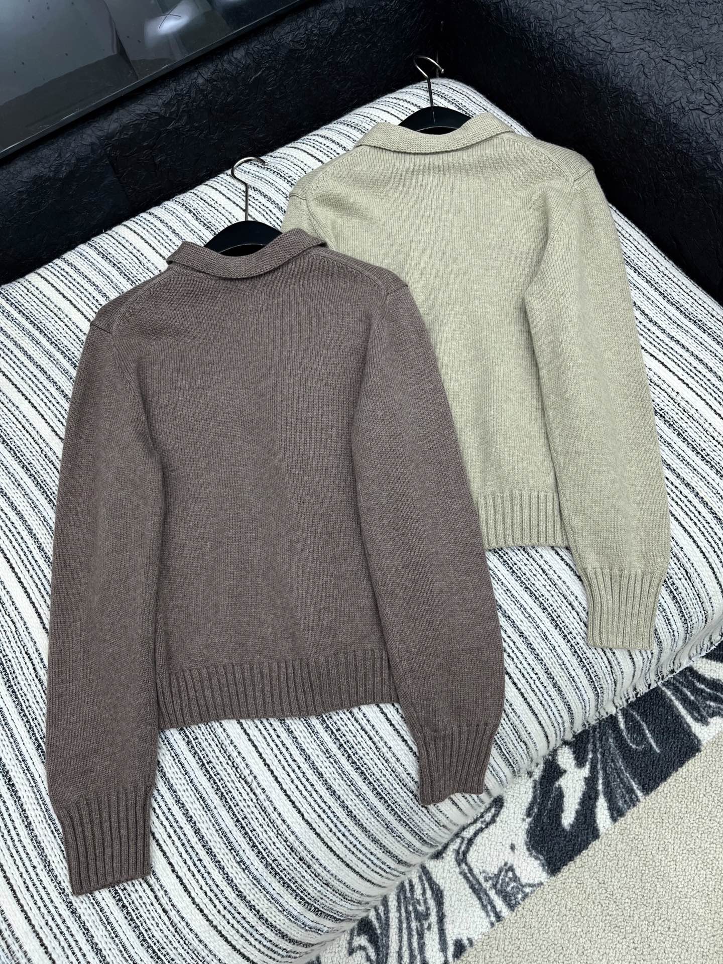 🛒𝐍𝐄𝐖 · 𝟐𝟎𝟐5/爆款现货原单品质 LP｜25女士老钱风长袖翻领拉链针织开衫外套 🍂彰显品牌对日常