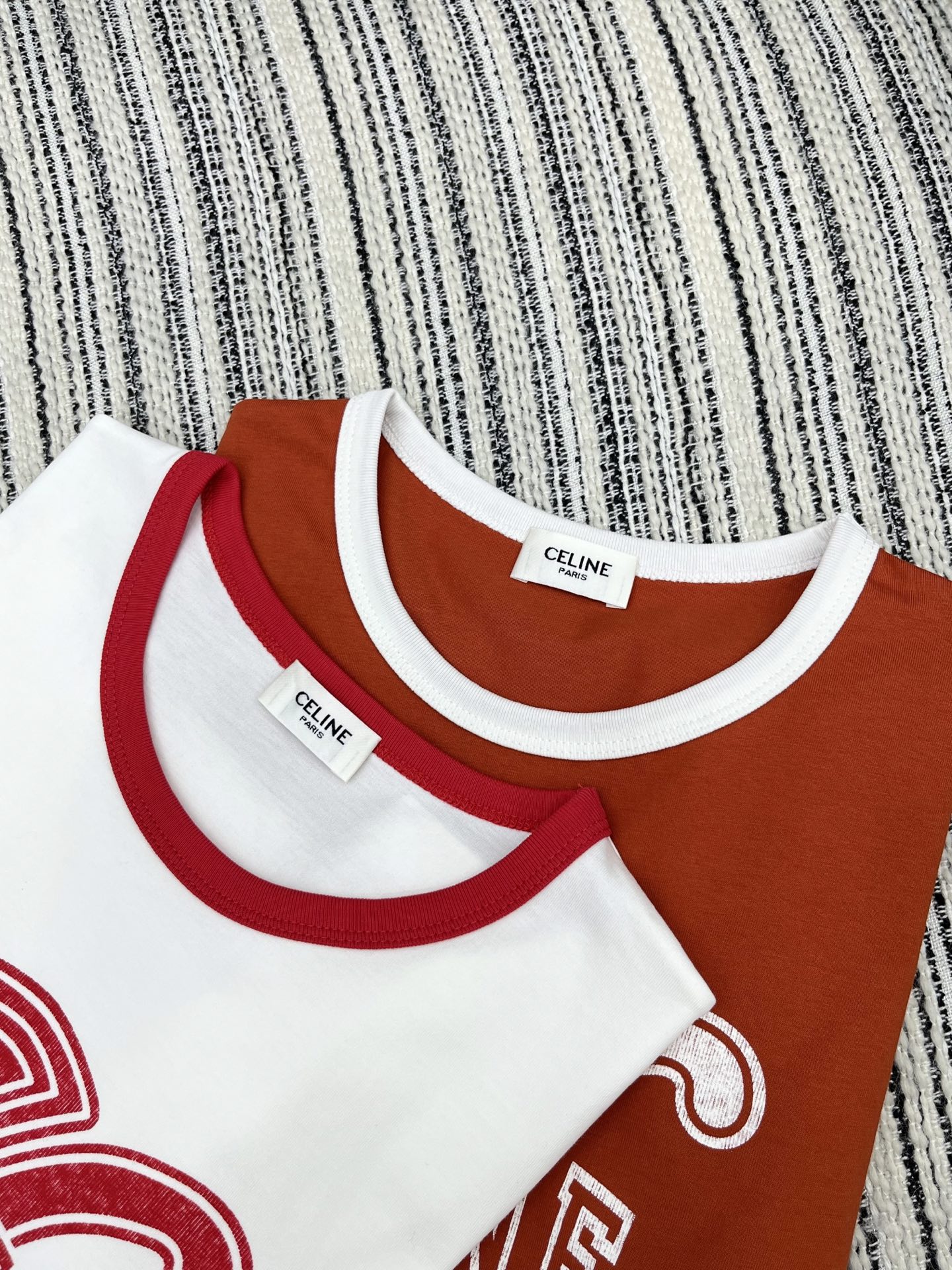 🛒𝐍𝐄𝐖 · 𝟐𝟎𝟐5/爆款现货原单品质 Celin*｜25新品撞色立体字母短袖T恤精致版型上身巨显瘦！