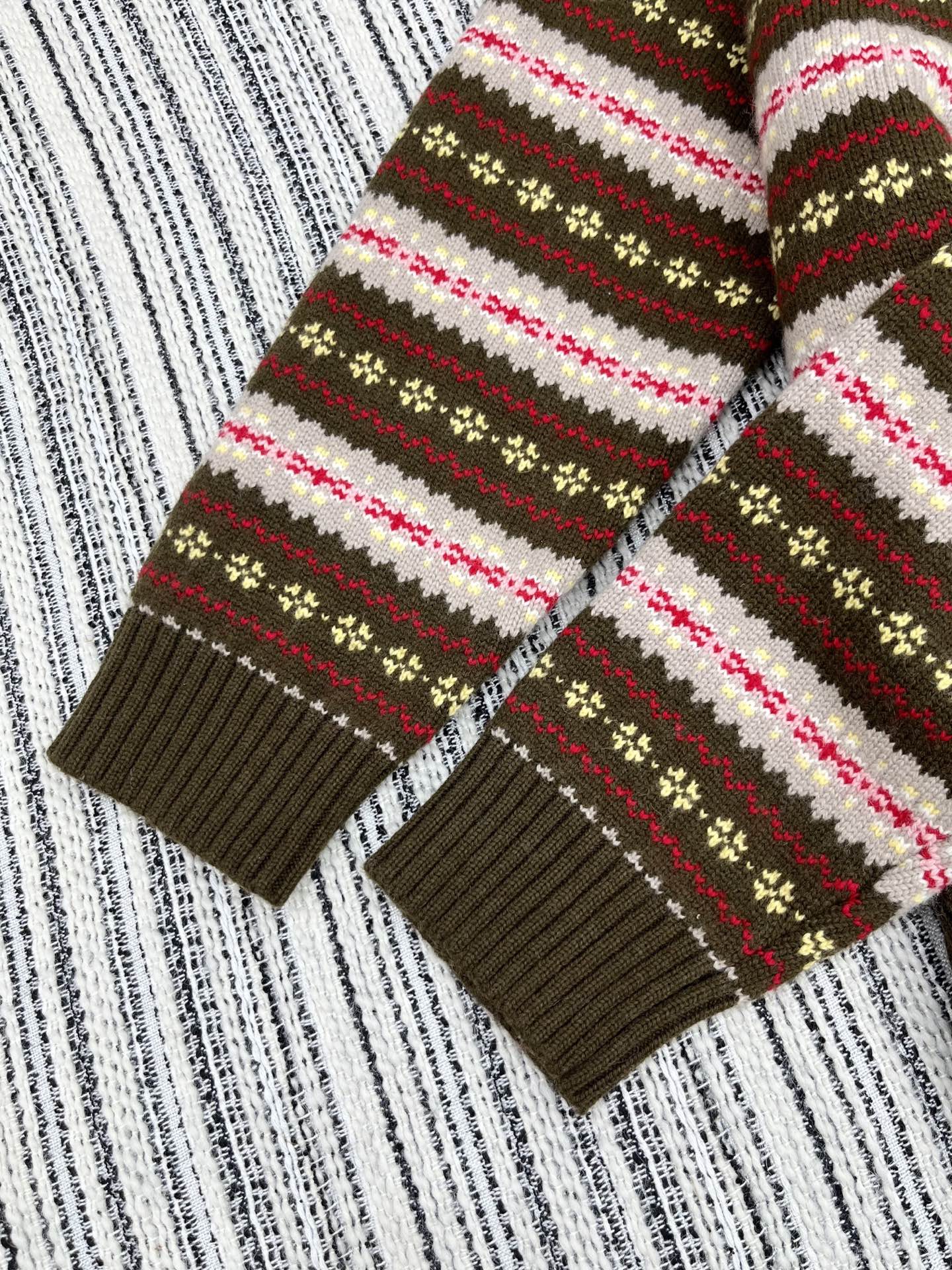 🛒𝐍𝐄𝐖 · 𝟐𝟎𝟐5/爆款现货【原版定制】𝐌𝐢𝐮𝐌𝐢*｜25新款美式羊绒羊毛毛衣 秋意渐浓的氛围感真的