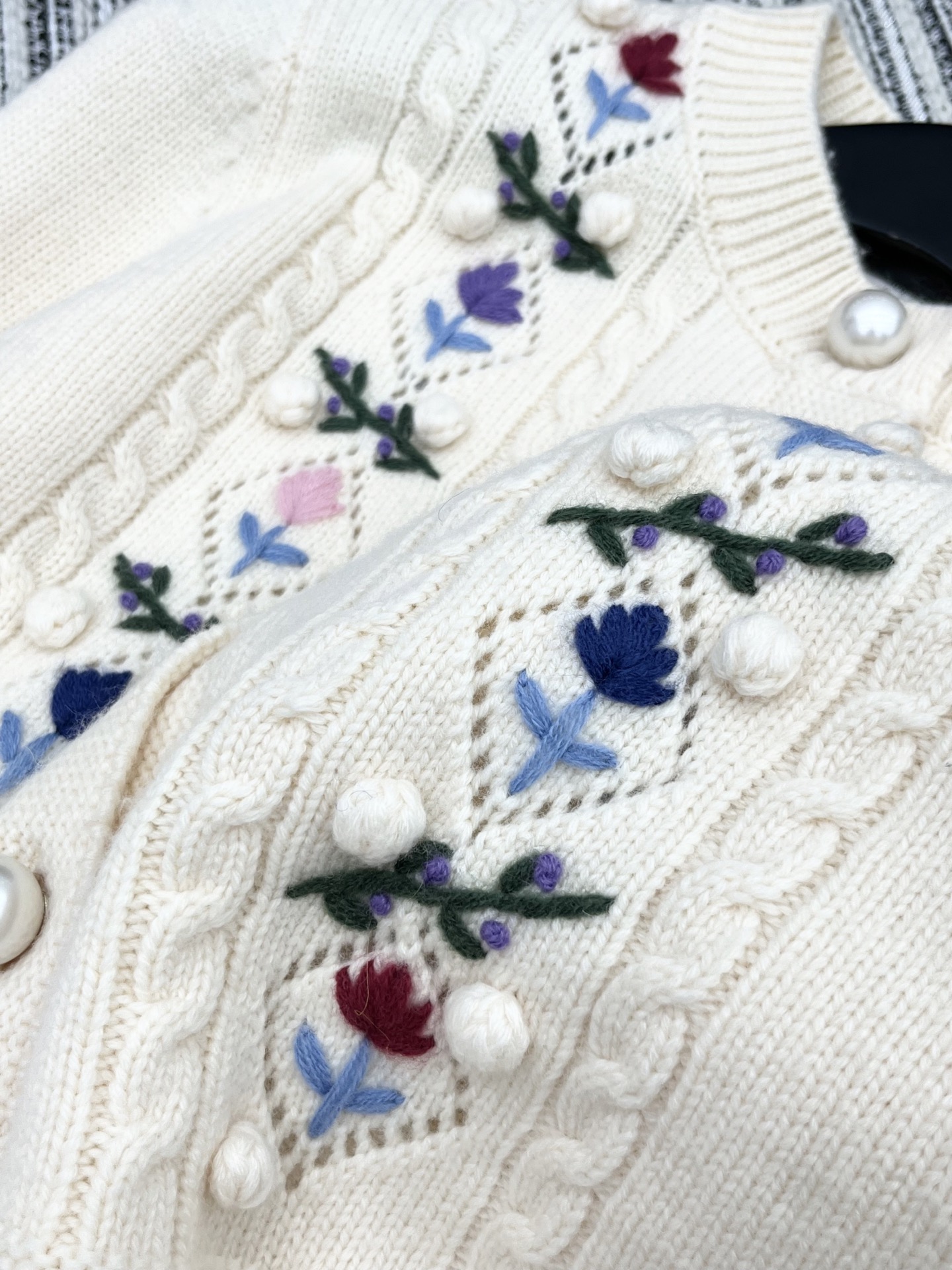 🛒𝐍𝐄𝐖 · 𝟐𝟎𝟐5/爆款现货原单品质 Chan*｜25中古系列重工手工钩花裙摆式圆领外套独家订制纱线