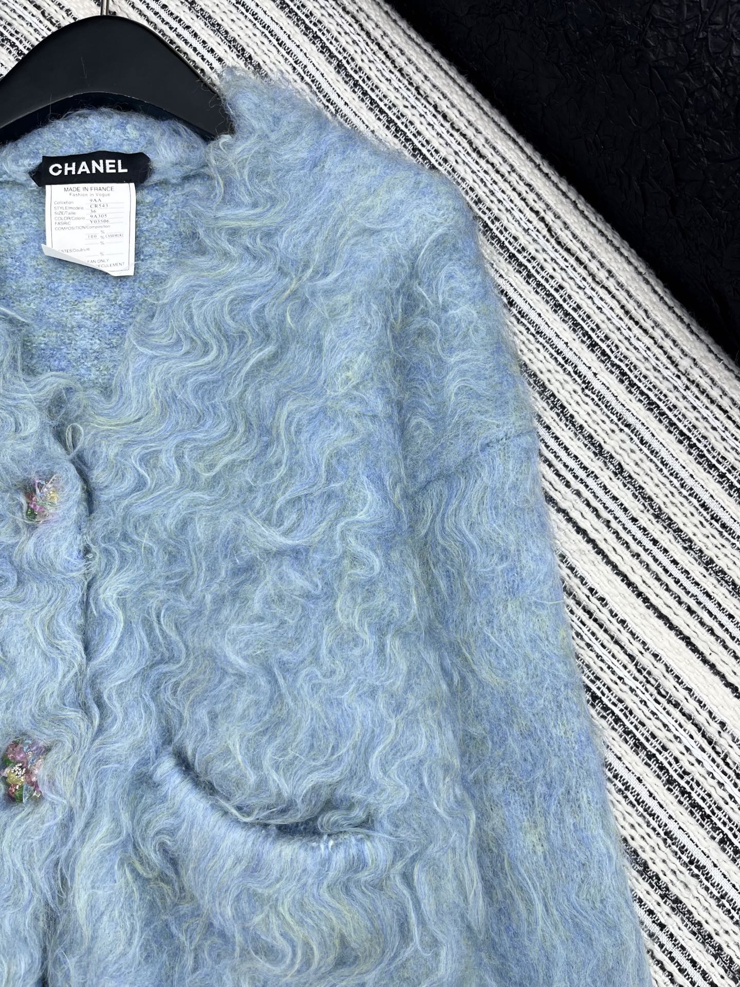 🛒𝐍𝐄𝐖 · 𝟐𝟎𝟐5/爆款现货原单品质 Chan*｜25中古系列重工马海毛V领外套独家订制纱线 ，彩色