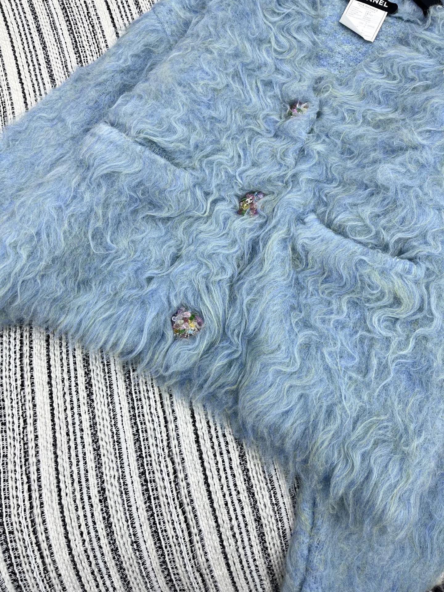 🛒𝐍𝐄𝐖 · 𝟐𝟎𝟐5/爆款现货原单品质 Chan*｜25中古系列重工马海毛V领外套独家订制纱线 ，彩色