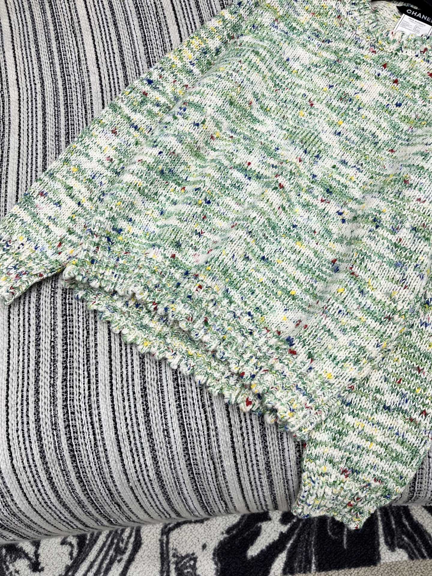 🛒𝐍𝐄𝐖 · 𝟐𝟎𝟐5/爆款现货原单品质 Chan*｜25中古系列重工手工宝石扣圆领毛衣独家订制纱线 ，