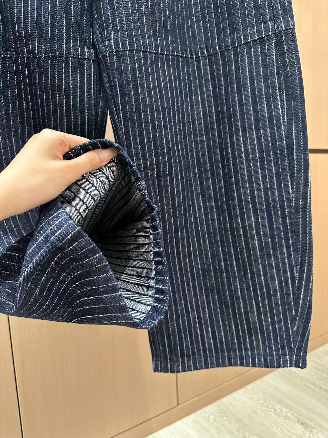 🛒𝐍𝐄𝐖 · 𝟐𝟎𝟐5/爆款现货原单品质 设计师原创｜25新款镰刀型条纹休闲裤【配腰带】颜色百搭高级 定