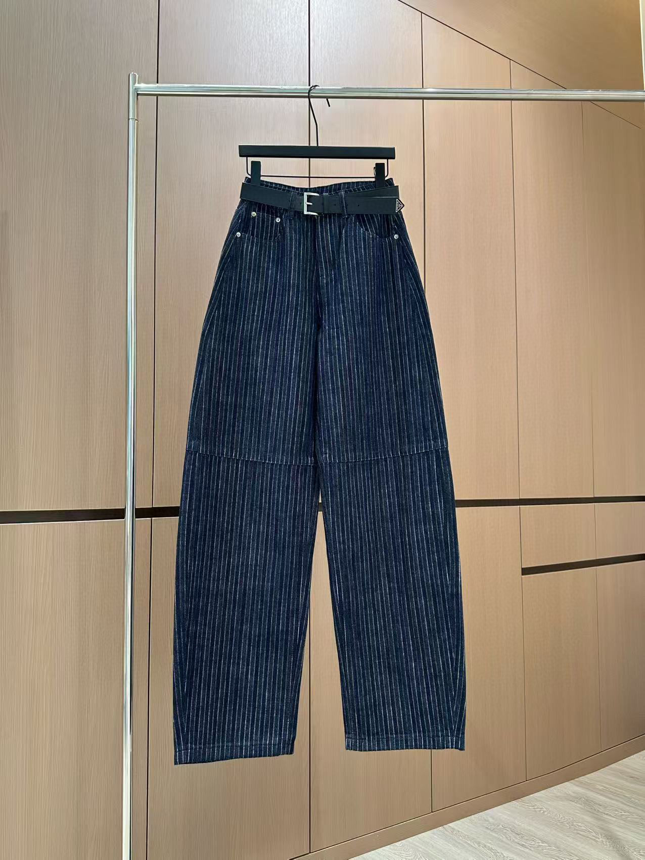 🛒𝐍𝐄𝐖 · 𝟐𝟎𝟐5/爆款现货原单品质 设计师原创｜25新款镰刀型条纹休闲裤【配腰带】颜色百搭高级 定