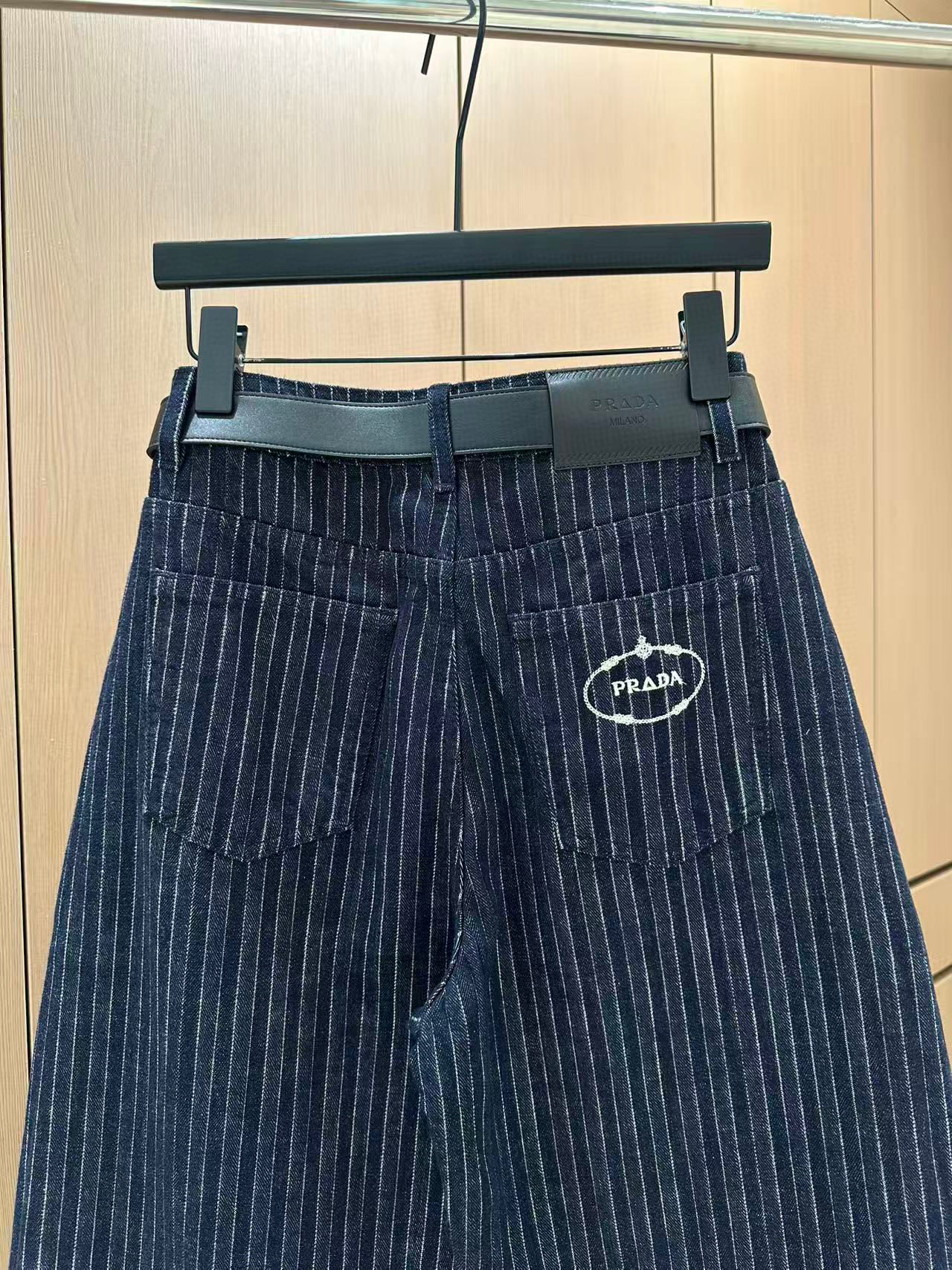 🛒𝐍𝐄𝐖 · 𝟐𝟎𝟐5/爆款现货原单品质 设计师原创｜25新款镰刀型条纹休闲裤【配腰带】颜色百搭高级 定