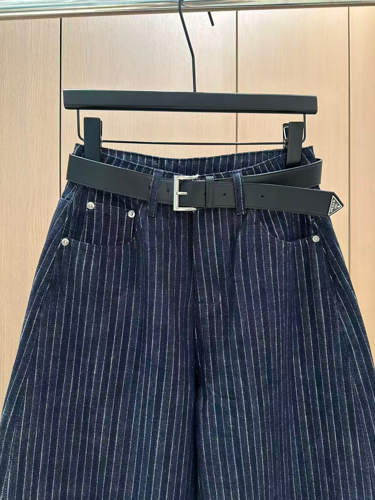 🛒𝐍𝐄𝐖 · 𝟐𝟎𝟐5/爆款现货原单品质 设计师原创｜25新款镰刀型条纹休闲裤【配腰带】颜色百搭高级 定