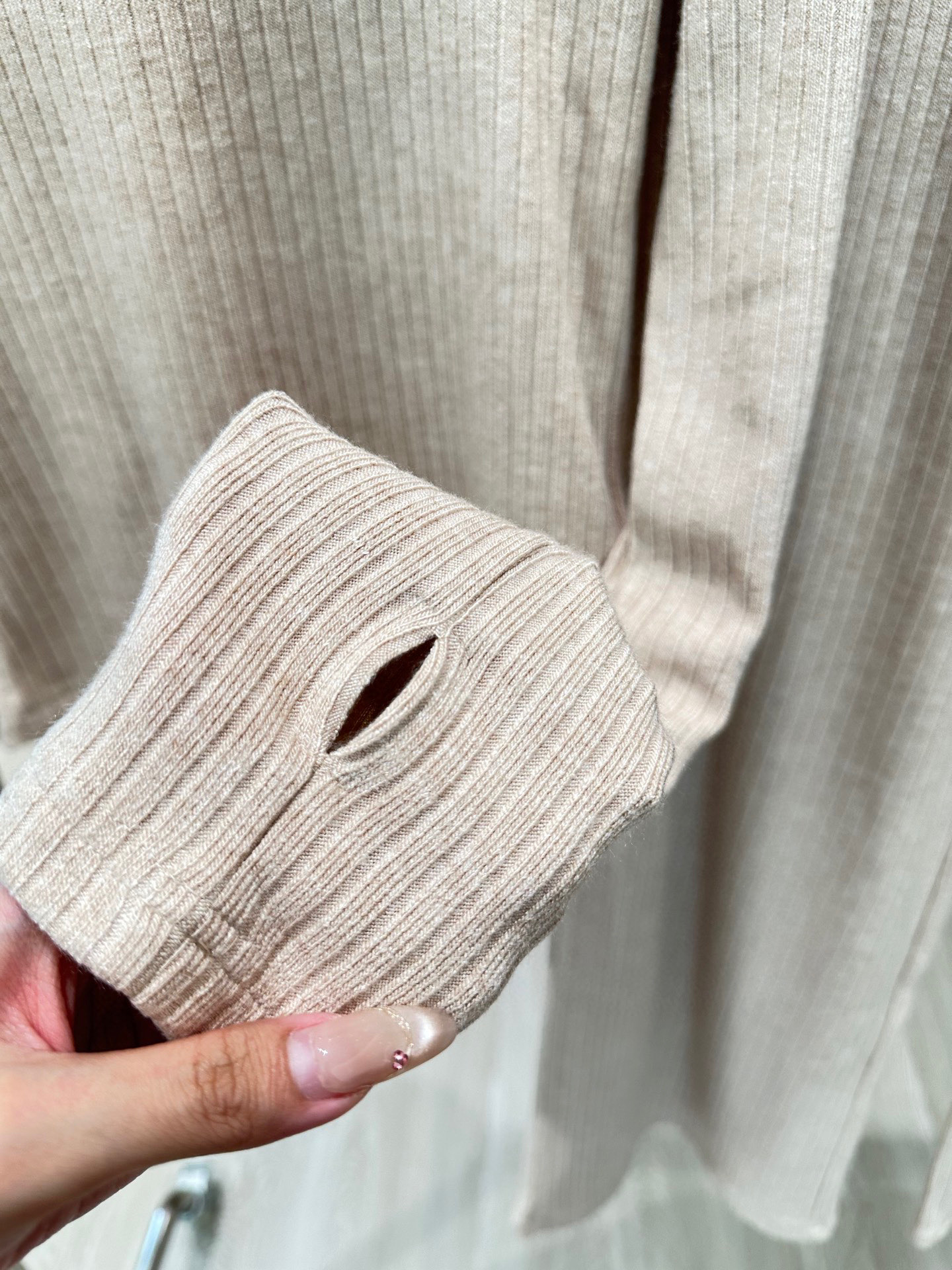 🛒𝐍𝐄𝐖 · 𝟐𝟎𝟐5/爆款现货设计师 原创｜撞色贴标休闲套装带帽修身上衣，搭配休闲松紧长裤，定制面料，