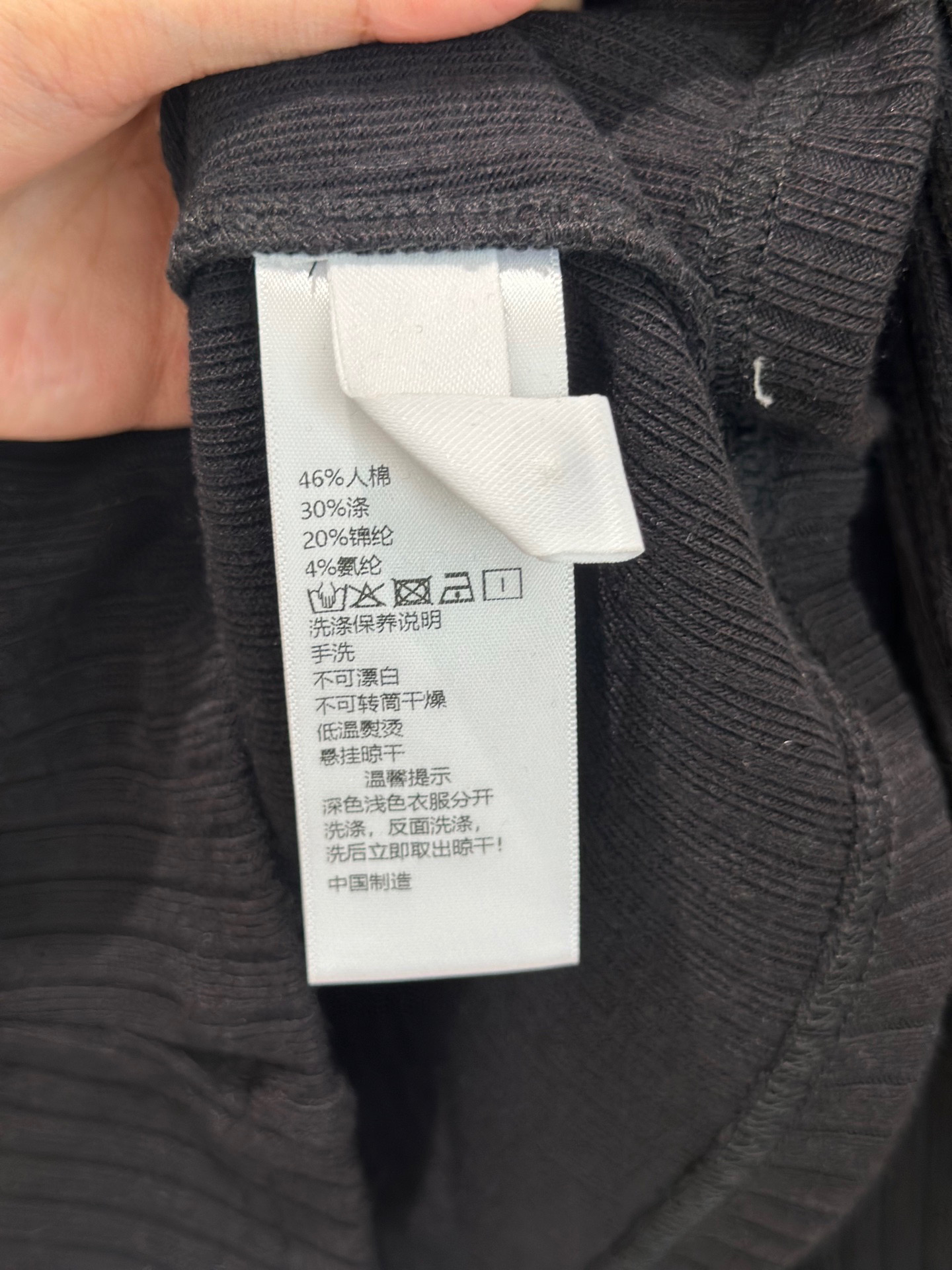 🛒𝐍𝐄𝐖 · 𝟐𝟎𝟐5/爆款现货设计师 原创｜撞色贴标休闲套装带帽修身上衣，搭配休闲松紧长裤，定制面料，