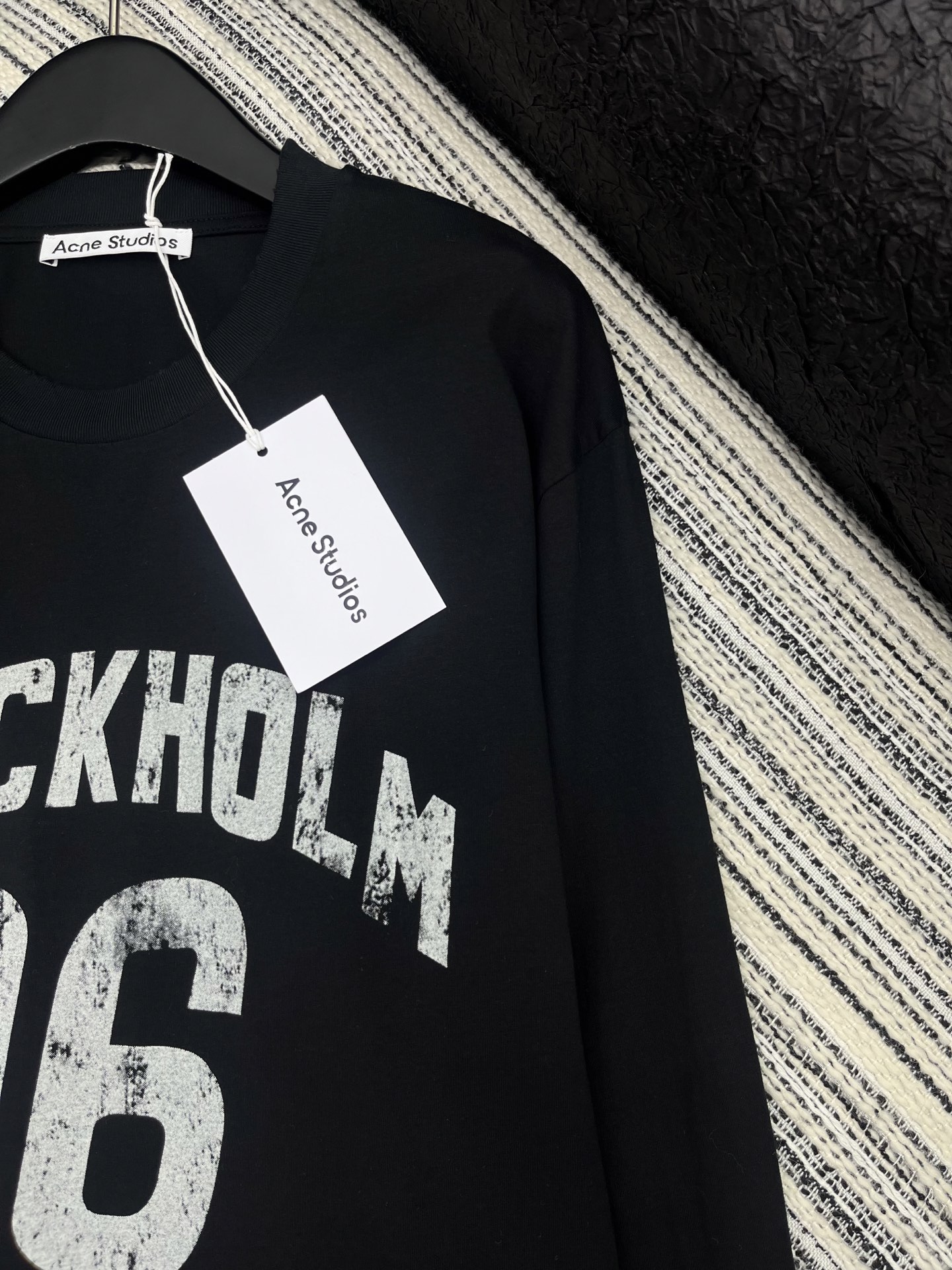 🛒𝐍𝐄𝐖 · 𝟐𝟎𝟐5/爆款现货【原版定制】Acne Stu *｜精致重工洗水磨破印花长袖T恤高订面料 