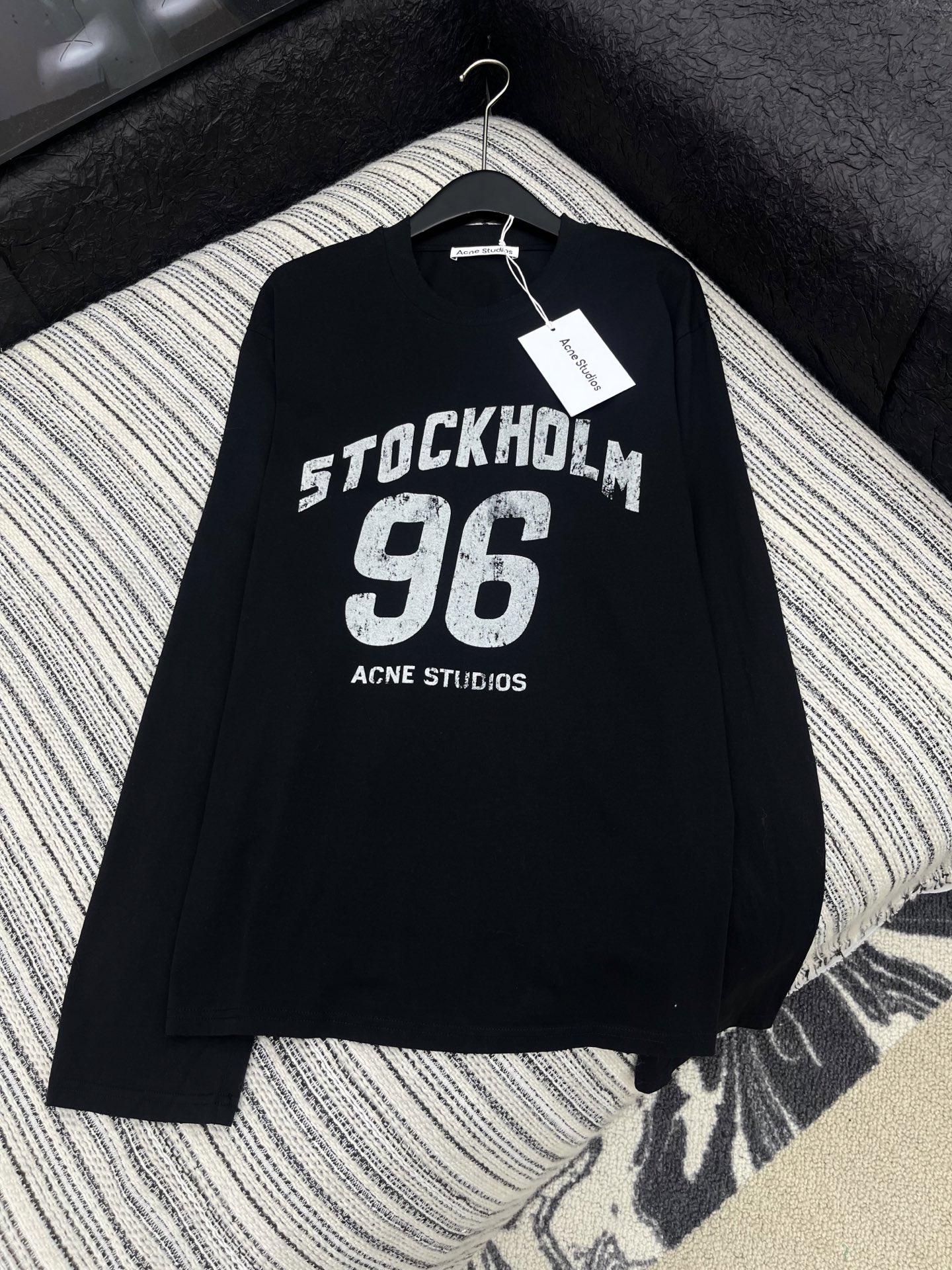 🛒𝐍𝐄𝐖 · 𝟐𝟎𝟐5/爆款现货【原版定制】Acne Stu *｜精致重工洗水磨破印花长袖T恤高订面料 