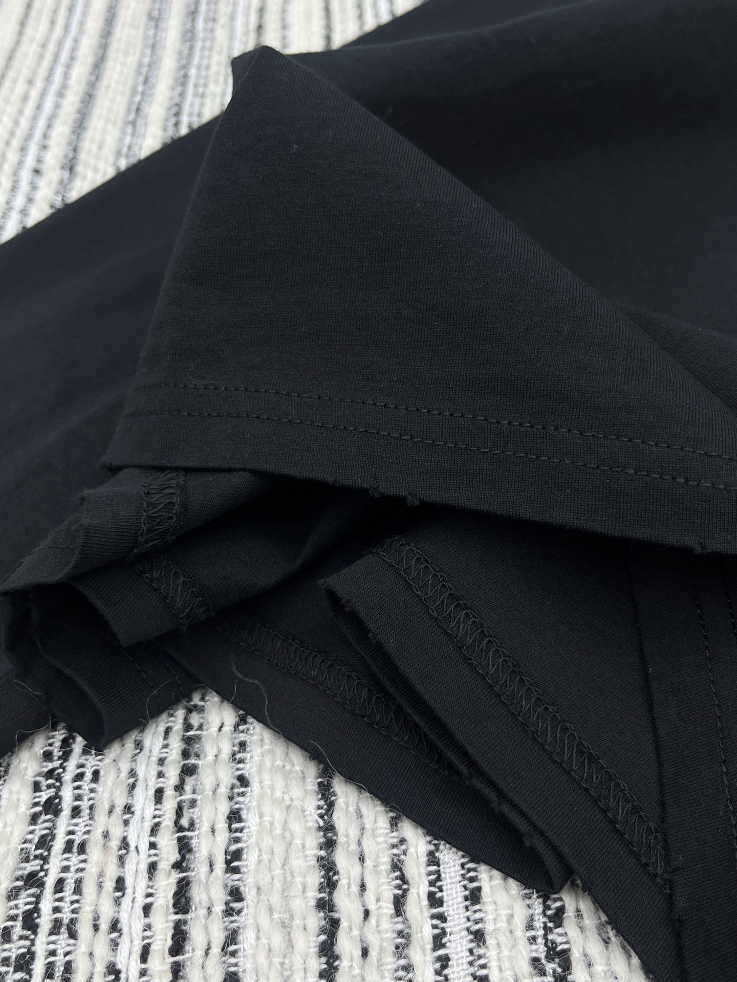 🛒𝐍𝐄𝐖 · 𝟐𝟎𝟐5/爆款现货【原版定制】Acne Stu *｜精致重工洗水磨破印花长袖T恤高订面料 