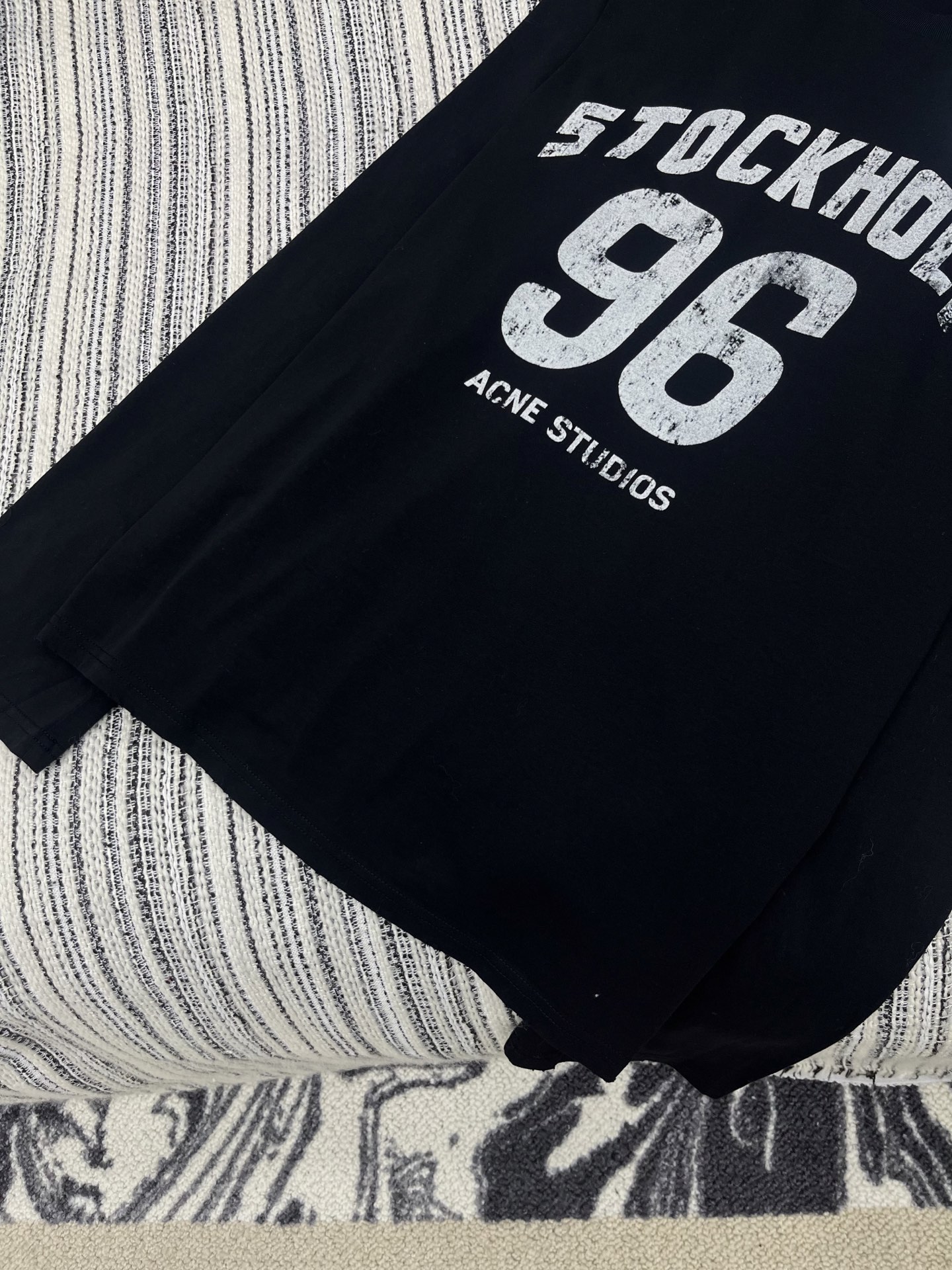 🛒𝐍𝐄𝐖 · 𝟐𝟎𝟐5/爆款现货【原版定制】Acne Stu *｜精致重工洗水磨破印花长袖T恤高订面料 