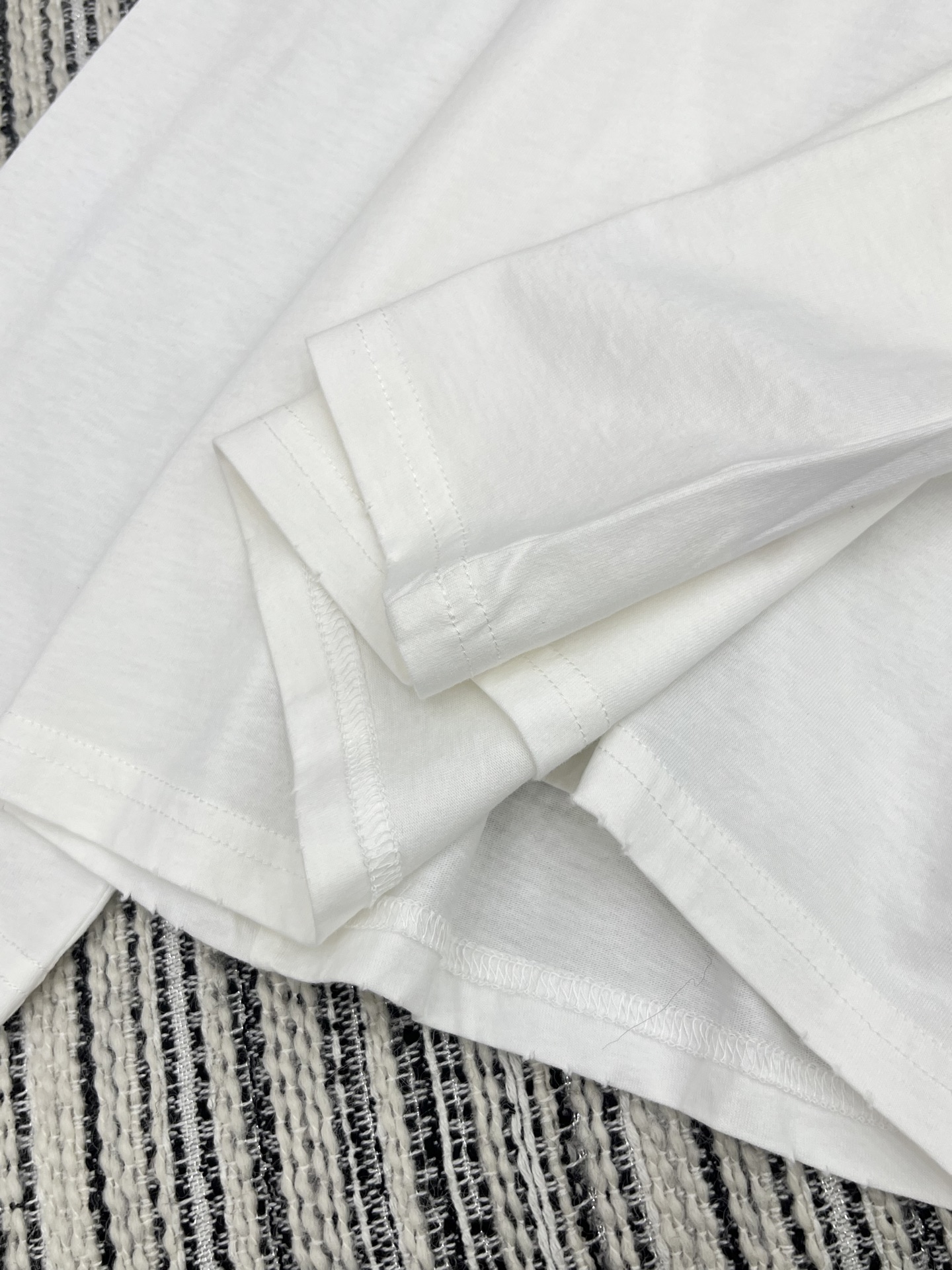 🛒𝐍𝐄𝐖 · 𝟐𝟎𝟐5/爆款现货【原版定制】Acne Stu *｜精致重工洗水磨破印花长袖T恤高订面料 