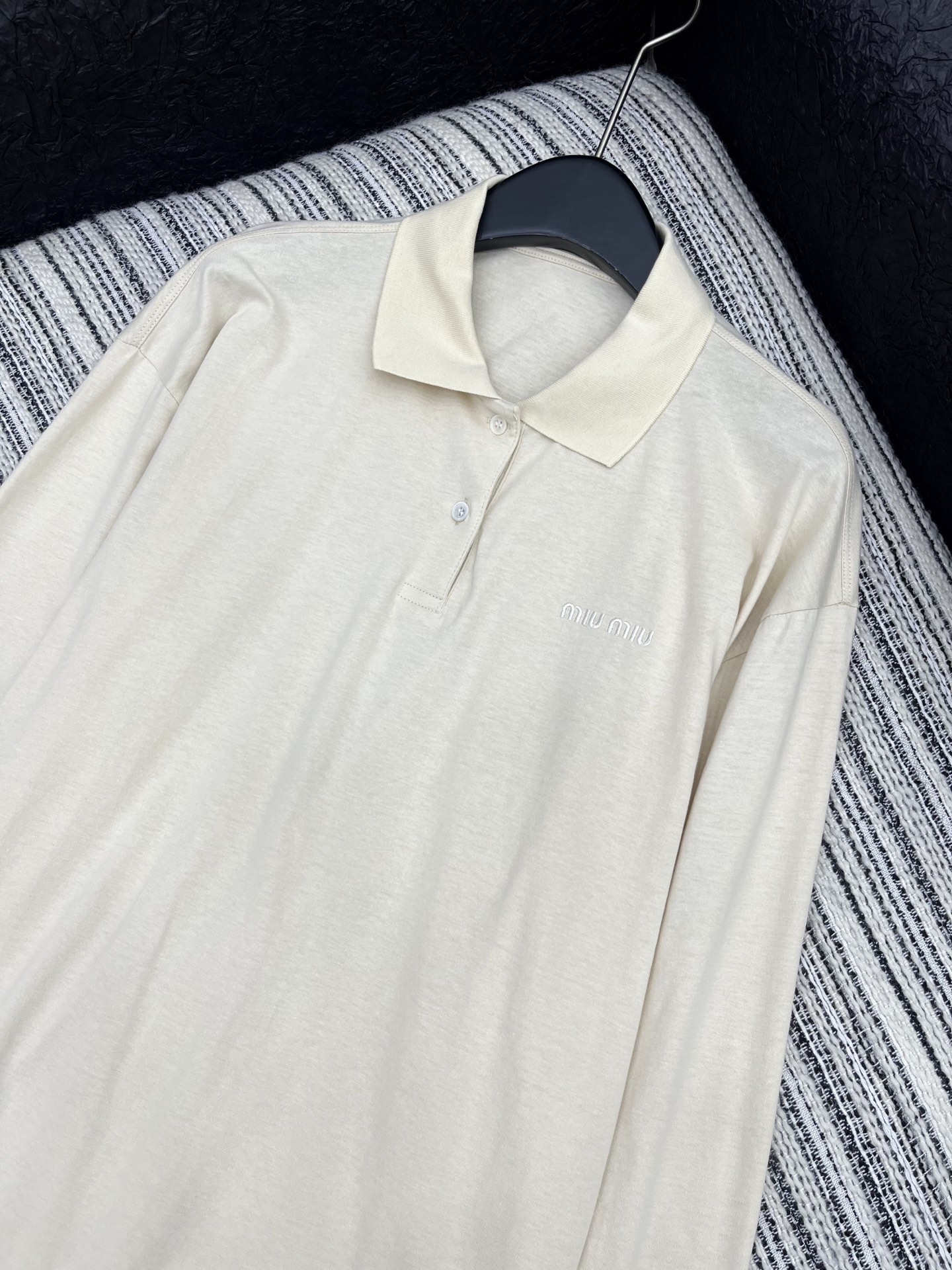 🛒𝐍𝐄𝐖 · 𝟐𝟎𝟐5/爆款现货【原版定制】 Miu Mi*｜25秋冬polo刺绣长袖衫订制高品质面料 