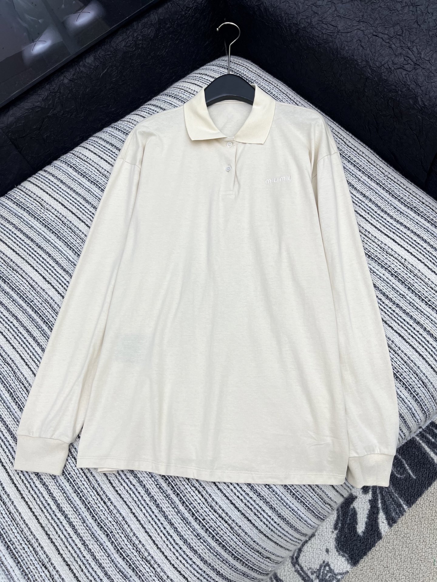 🛒𝐍𝐄𝐖 · 𝟐𝟎𝟐5/爆款现货【原版定制】 Miu Mi*｜25秋冬polo刺绣长袖衫订制高品质面料 