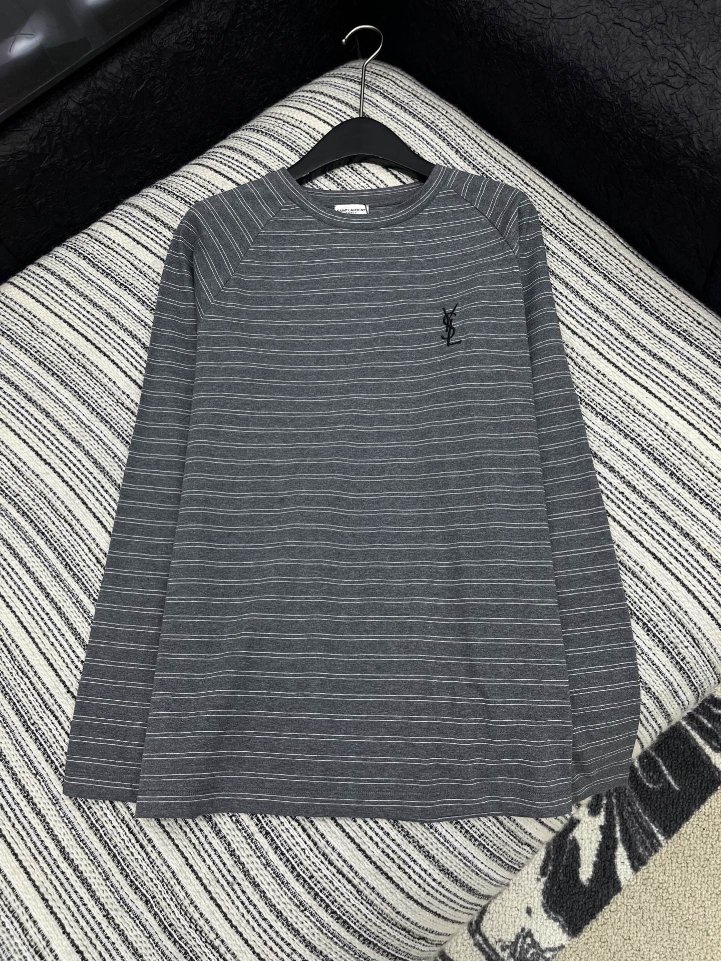 🛒𝐍𝐄𝐖 · 𝟐𝟎𝟐5/爆款现货原单品质 Ysl｜25早秋新款撞色条纹刺绣圆领长袖T恤经典字母 不同于传