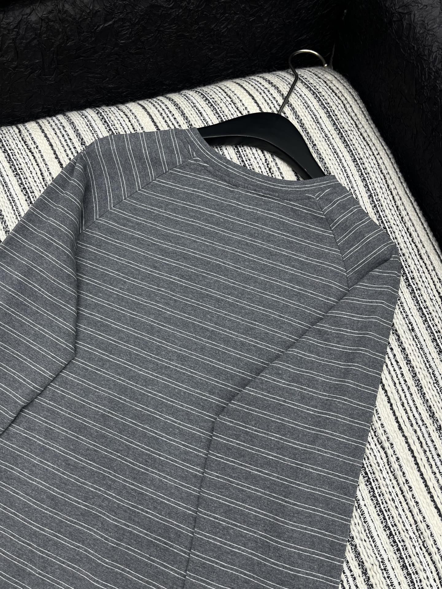 🛒𝐍𝐄𝐖 · 𝟐𝟎𝟐5/爆款现货原单品质 Ysl｜25早秋新款撞色条纹刺绣圆领长袖T恤经典字母 不同于传