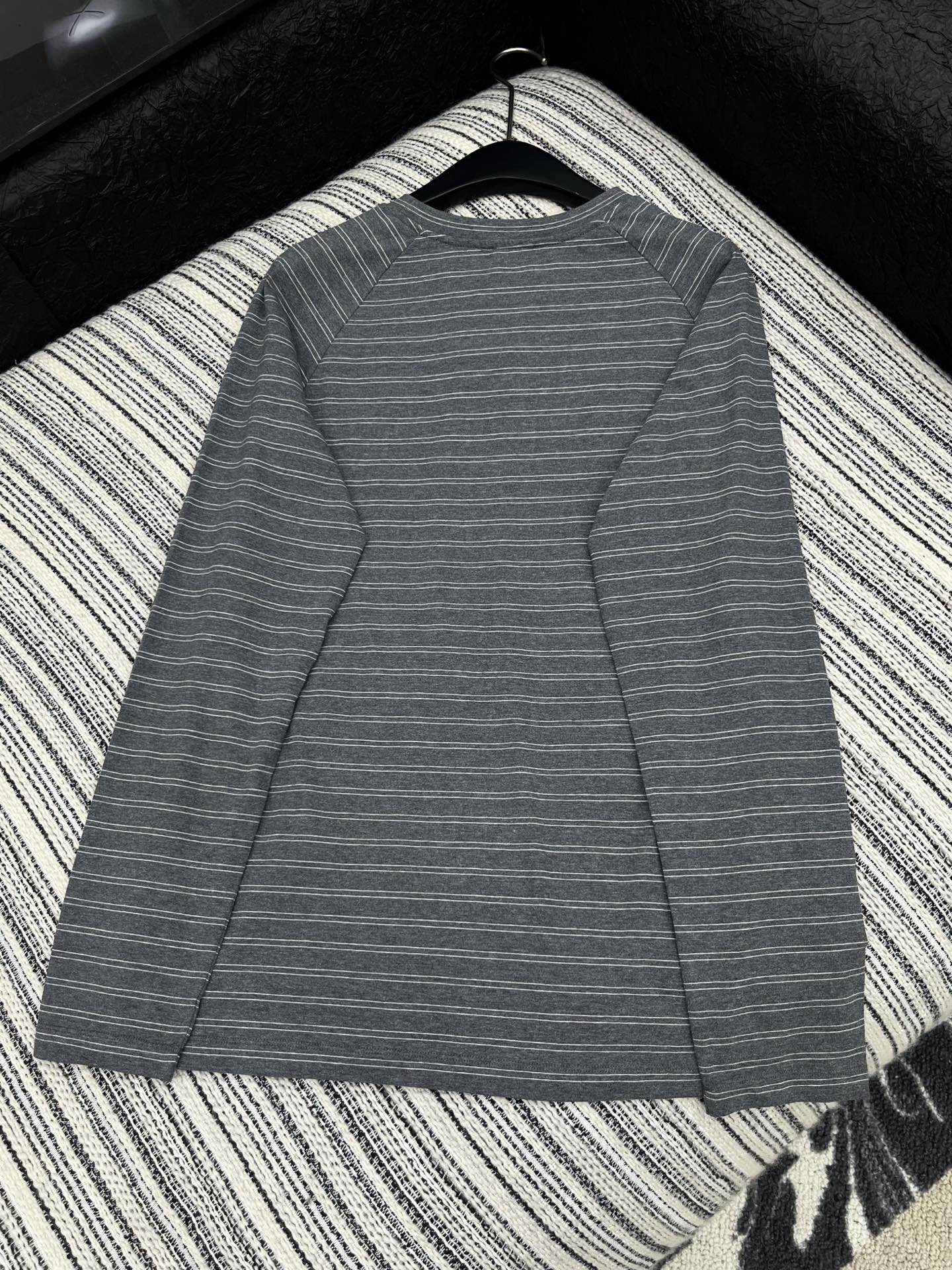 🛒𝐍𝐄𝐖 · 𝟐𝟎𝟐5/爆款现货原单品质 Ysl｜25早秋新款撞色条纹刺绣圆领长袖T恤经典字母 不同于传