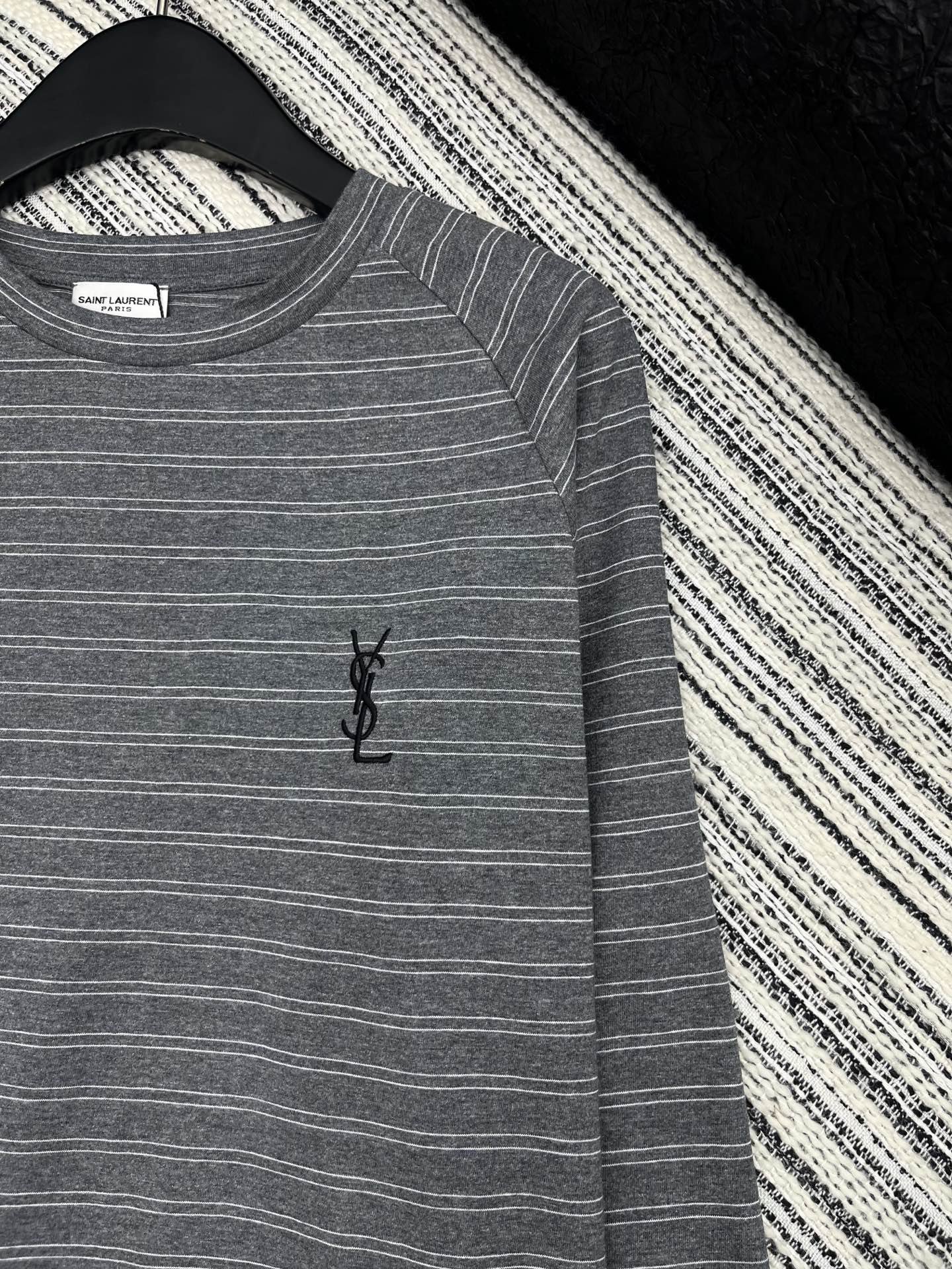 🛒𝐍𝐄𝐖 · 𝟐𝟎𝟐5/爆款现货原单品质 Ysl｜25早秋新款撞色条纹刺绣圆领长袖T恤经典字母 不同于传
